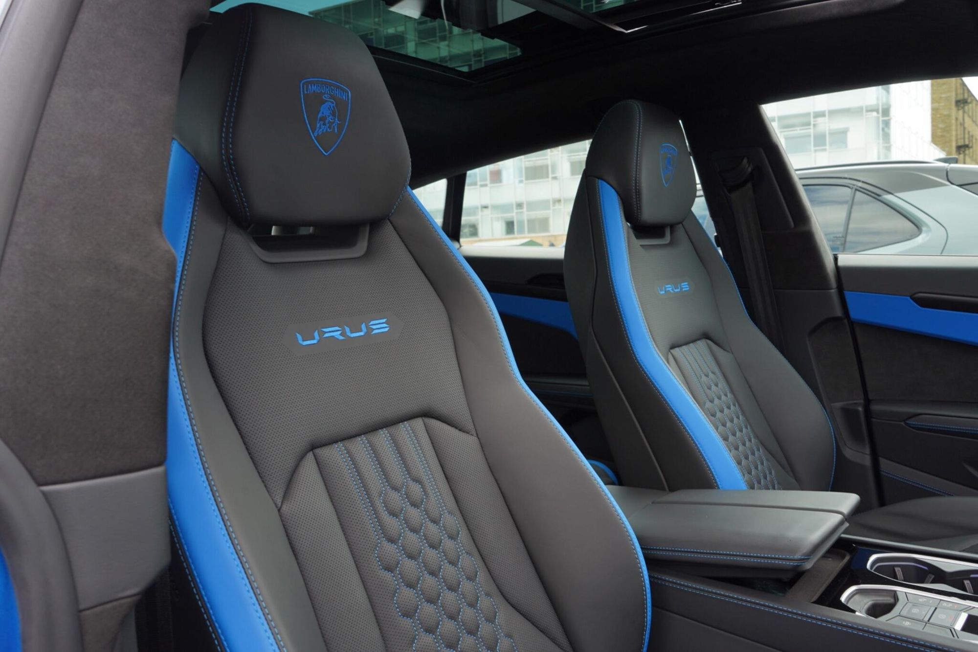 LAMBORGHINI URUS ESTATE 4.0T FSI V8 S 5dr Auto for sale UK - Slide 3