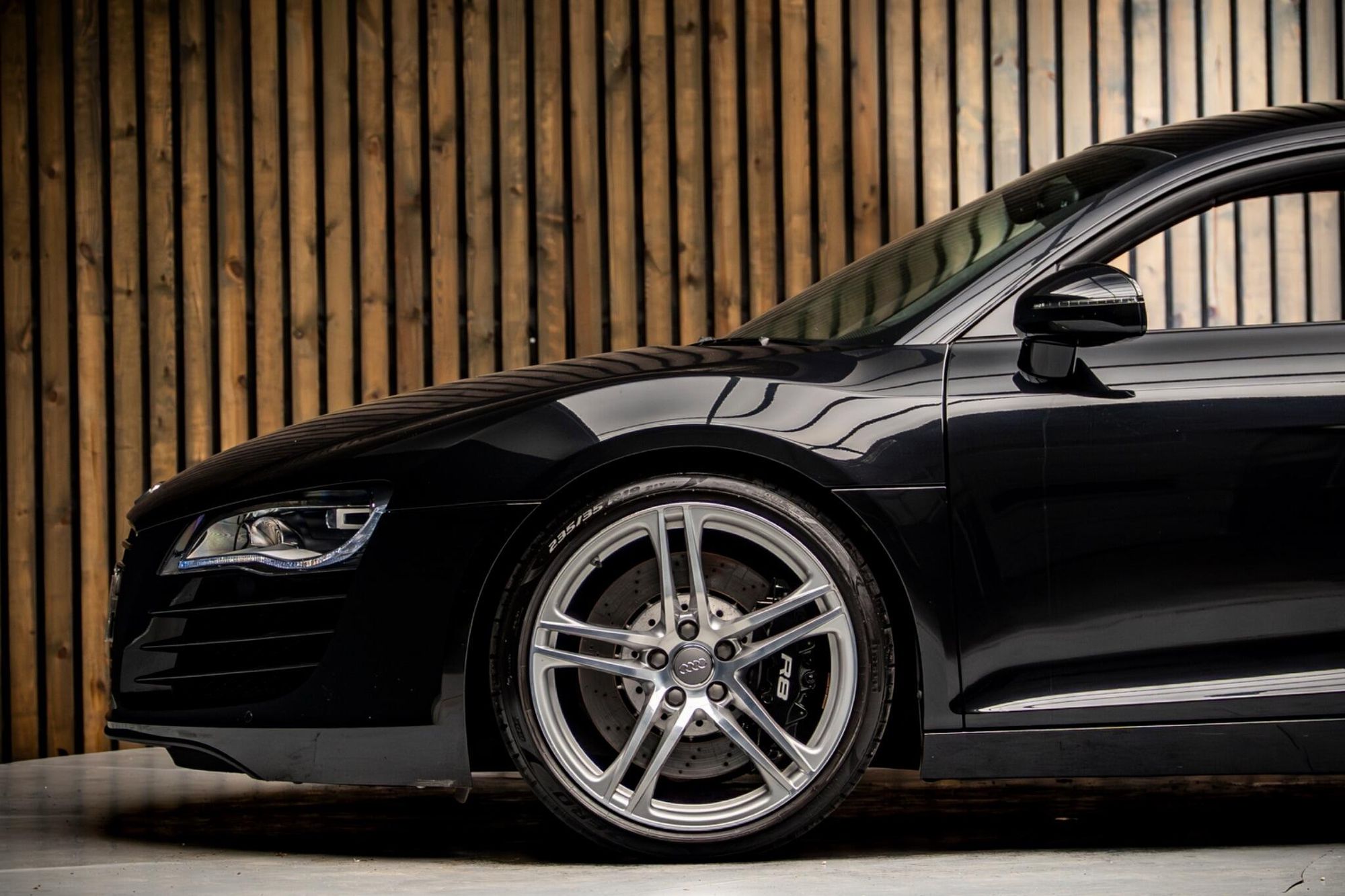 AUDI R8 COUPE 4.2 FSI Quattro 2dr for sale UK - Slide 9