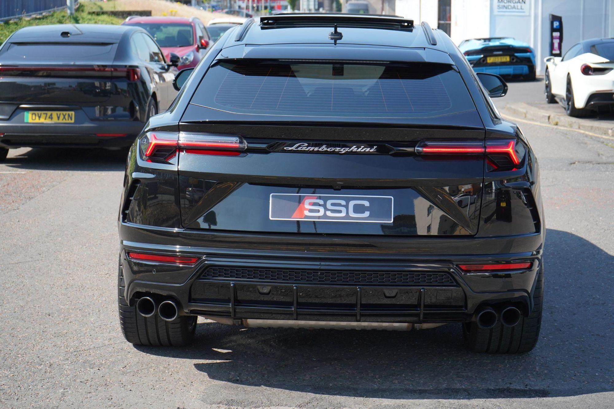 LAMBORGHINI URUS ESTATE 4.0T FSI V8 5dr Auto for sale UK - Slide 9