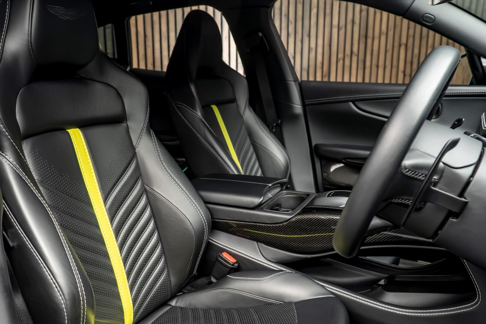 ASTON MARTIN DBX ESTATE V8 DBX707 5dr Touchtronic for sale UK - Slide 2