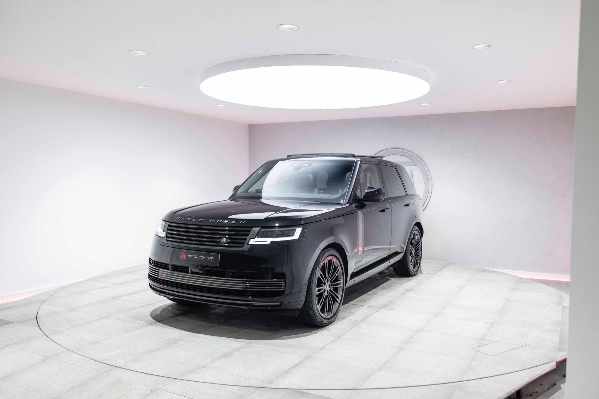 LAND ROVER RANGE ROVER ESTATE 4.4 P615 V8 SV 4dr Auto for sale UK - Slide 7