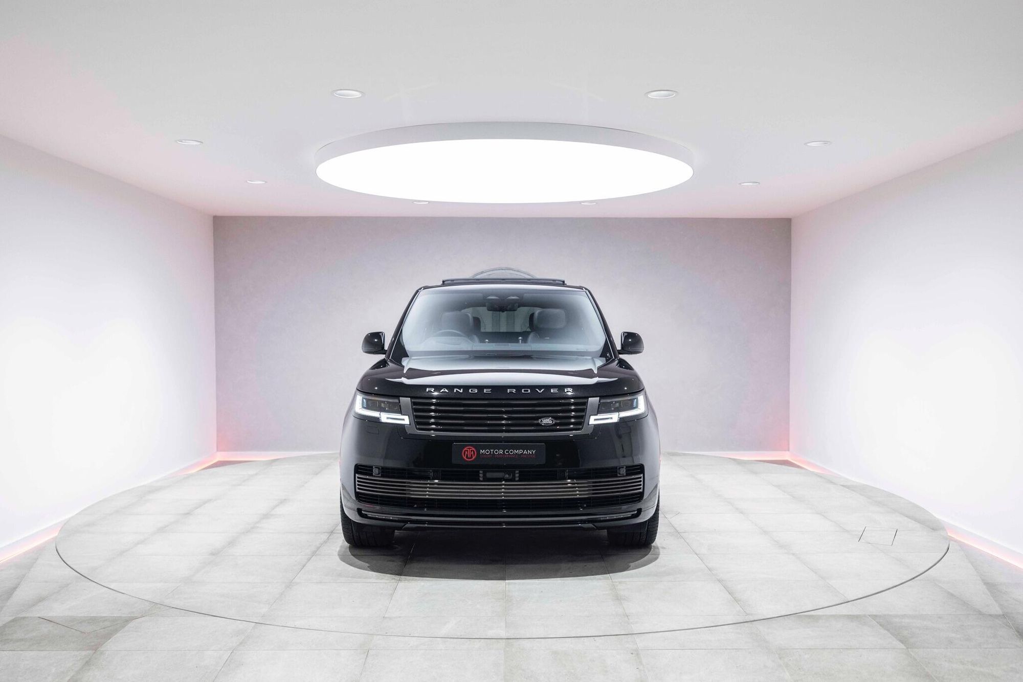 LAND ROVER RANGE ROVER ESTATE 4.4 P615 V8 SV 4dr Auto for sale UK - Slide 6