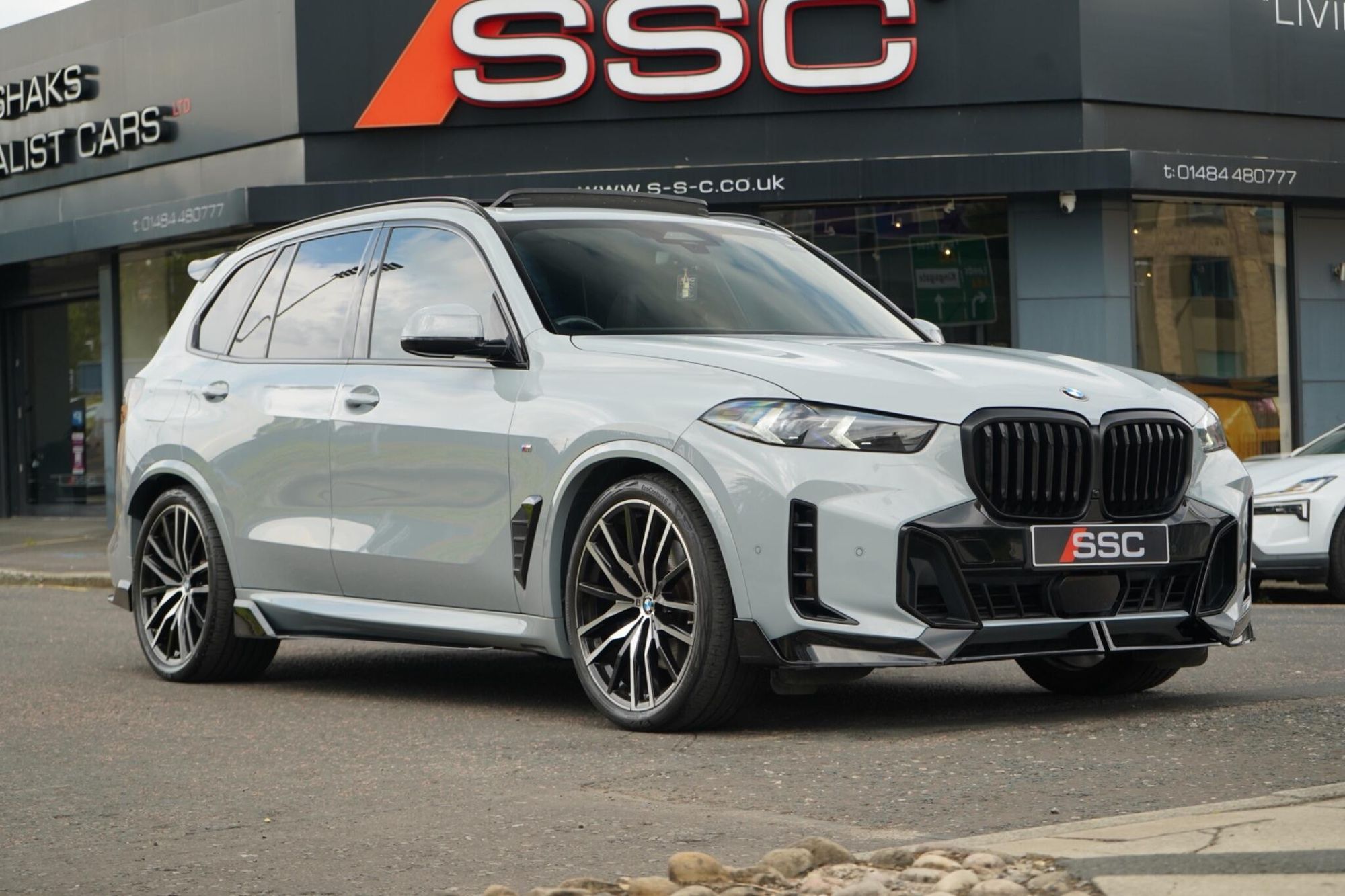 BMW X5 DIESEL ESTATE xDrive30d MHT M Sport 5dr Auto for sale UK - Slide 4