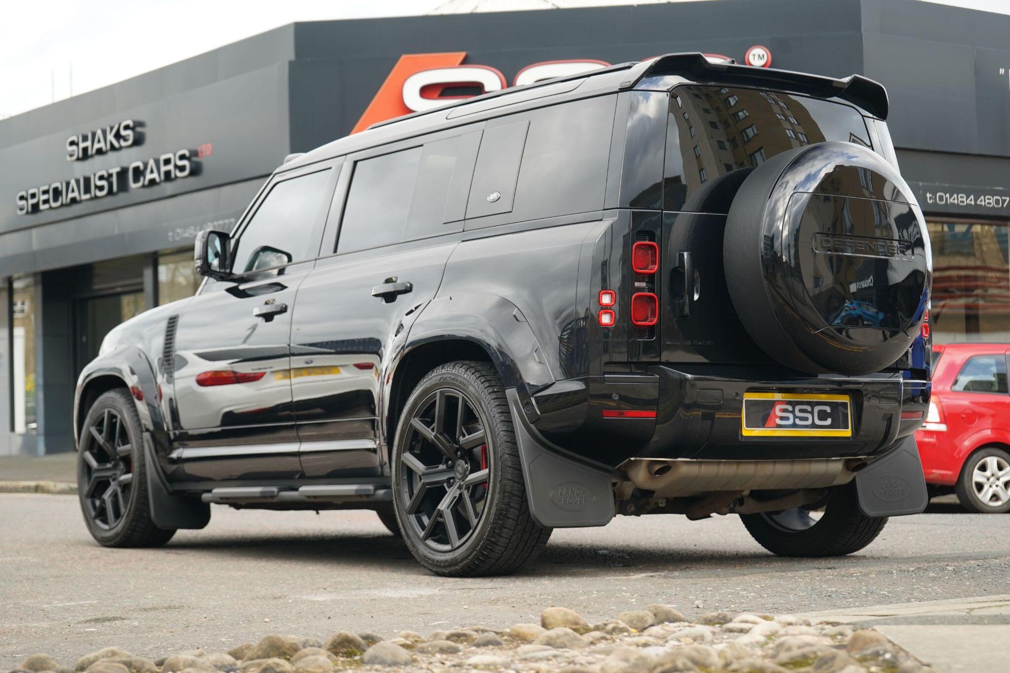 LAND ROVER DEFENDER ESTATE SPECIAL EDITIONS 3.0 P400 XS Edition 110 5dr Auto for sale UK - Slide 2