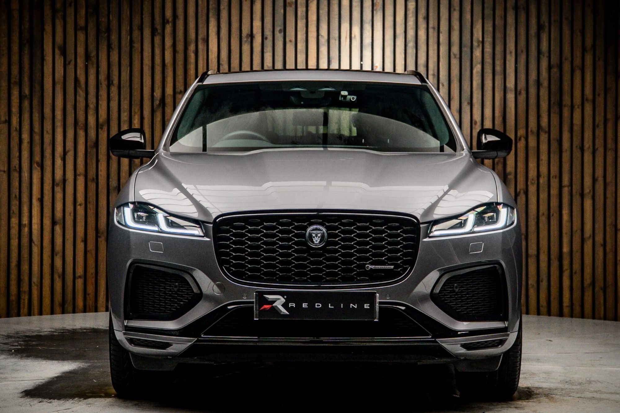JAGUAR F-PACE DIESEL ESTATE 2.0 D200 R-Dynamic SE Black 5dr Auto AWD for sale UK - Slide 5