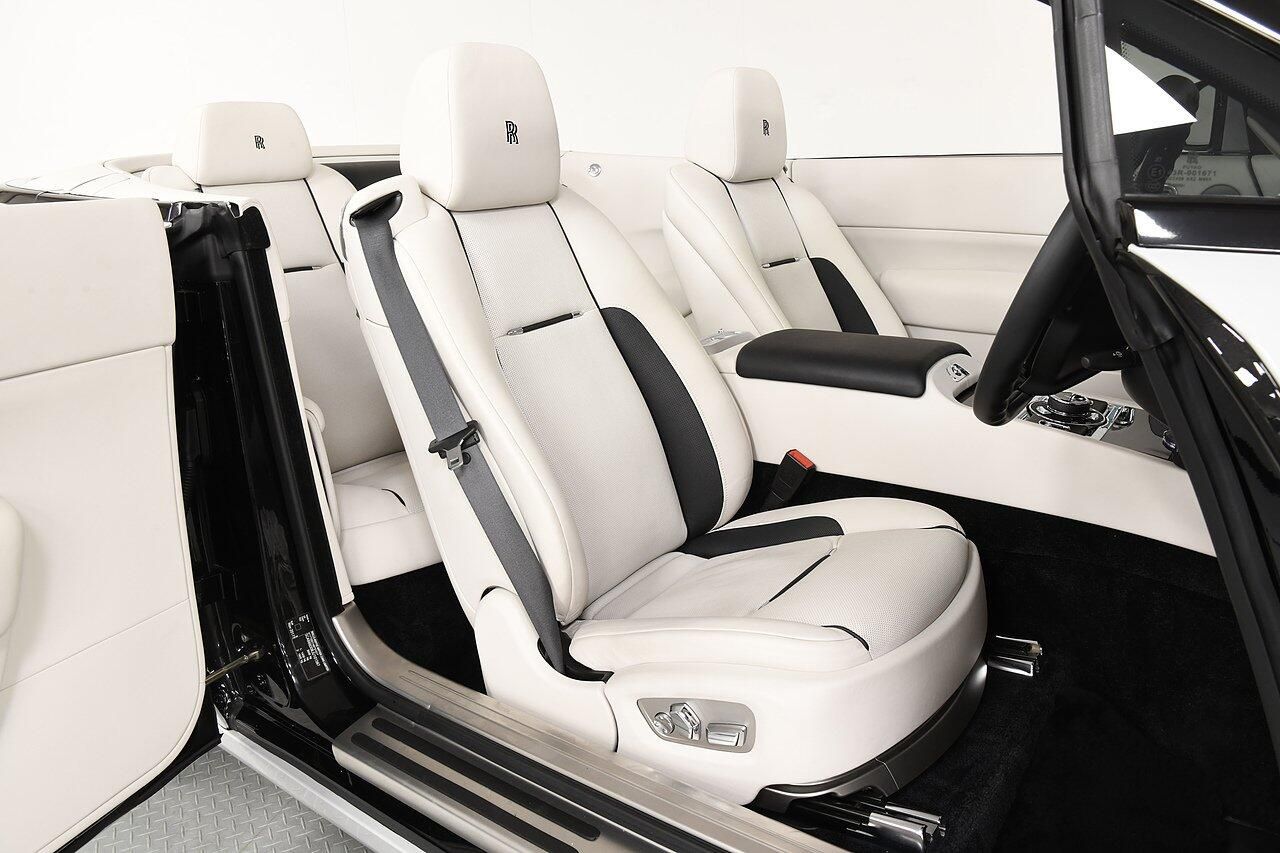 ROLLS-ROYCE DAWN CONVERTIBLE 2dr Auto for sale UK - Slide 7