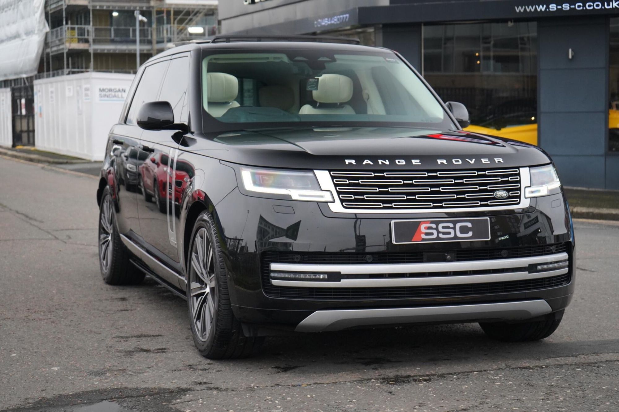 LAND ROVER RANGE ROVER ESTATE 3.0 P460e Autobiography LWB 4dr Auto for sale UK - Slide 5