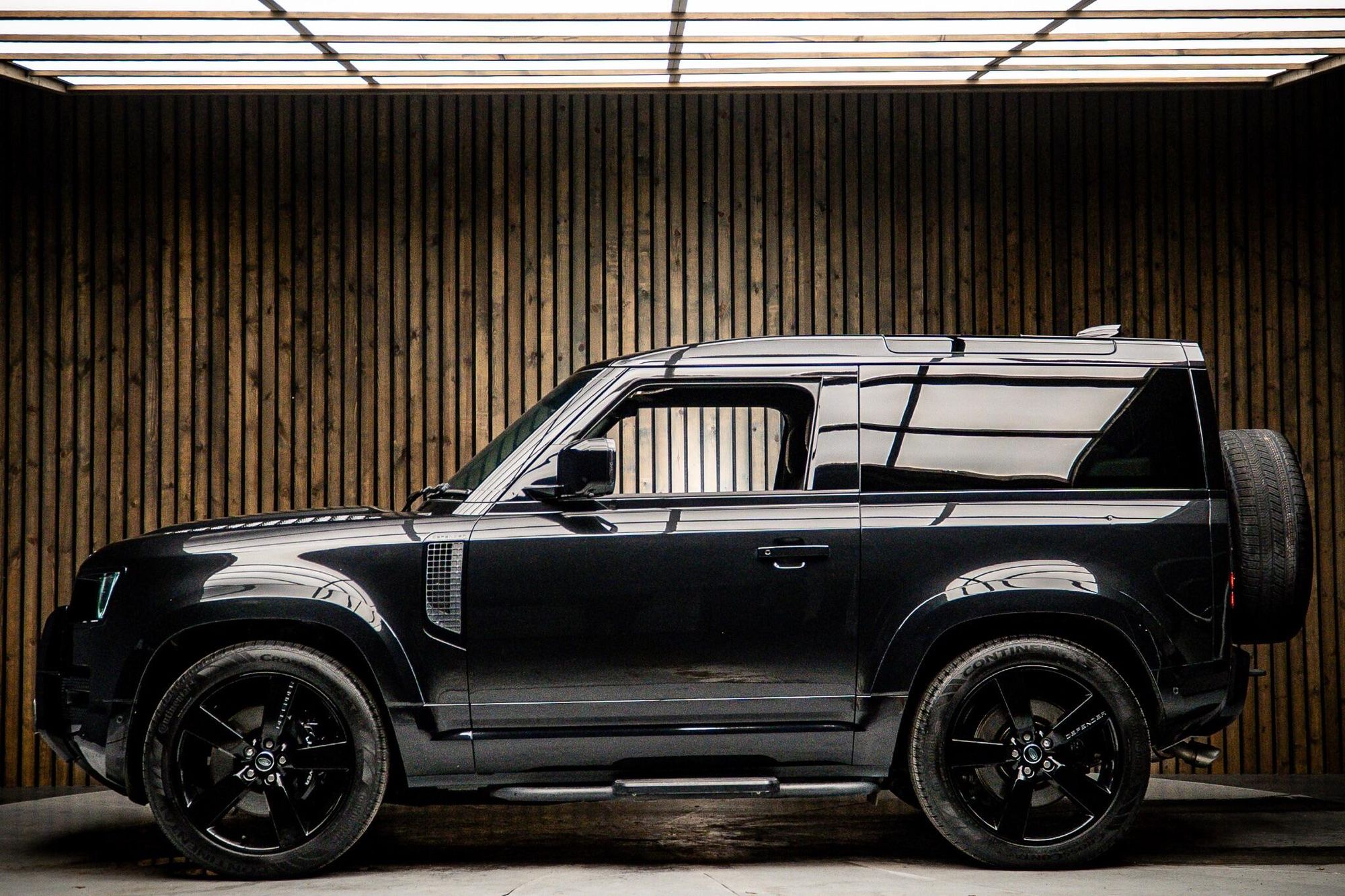 LAND ROVER DEFENDER ESTATE 5.0 P525 V8 90 3dr Auto for sale UK - Slide 7