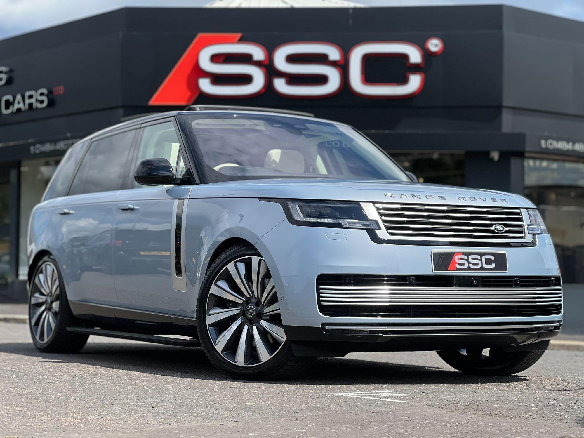 LAND ROVER RANGE ROVER ESTATE 4.4 P530 V8 SV LWB 4dr Auto