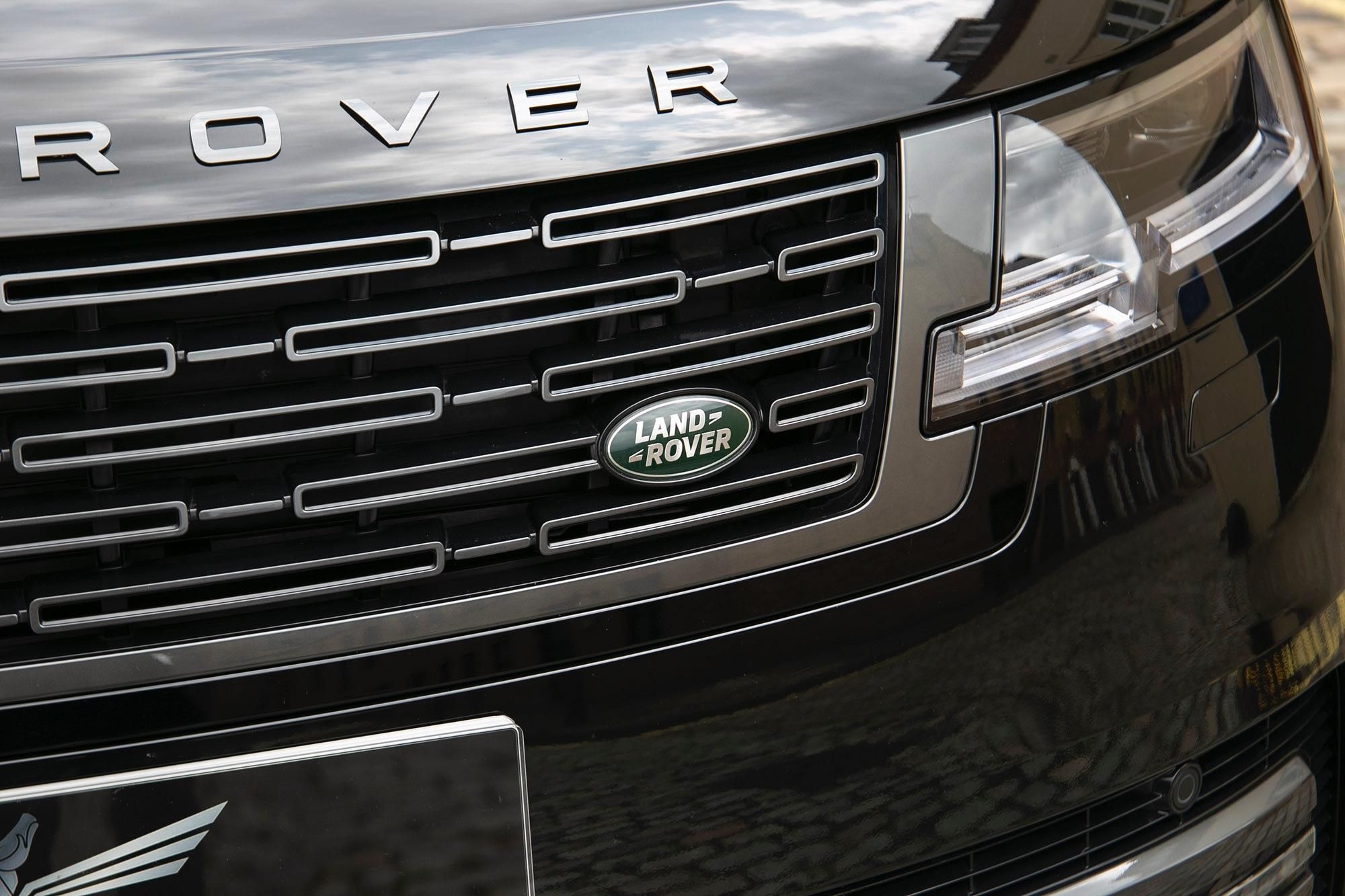 LAND ROVER RANGE ROVER ESTATE 4.4 P530 V8 Autobiography 4dr Auto for sale UK - Slide 5