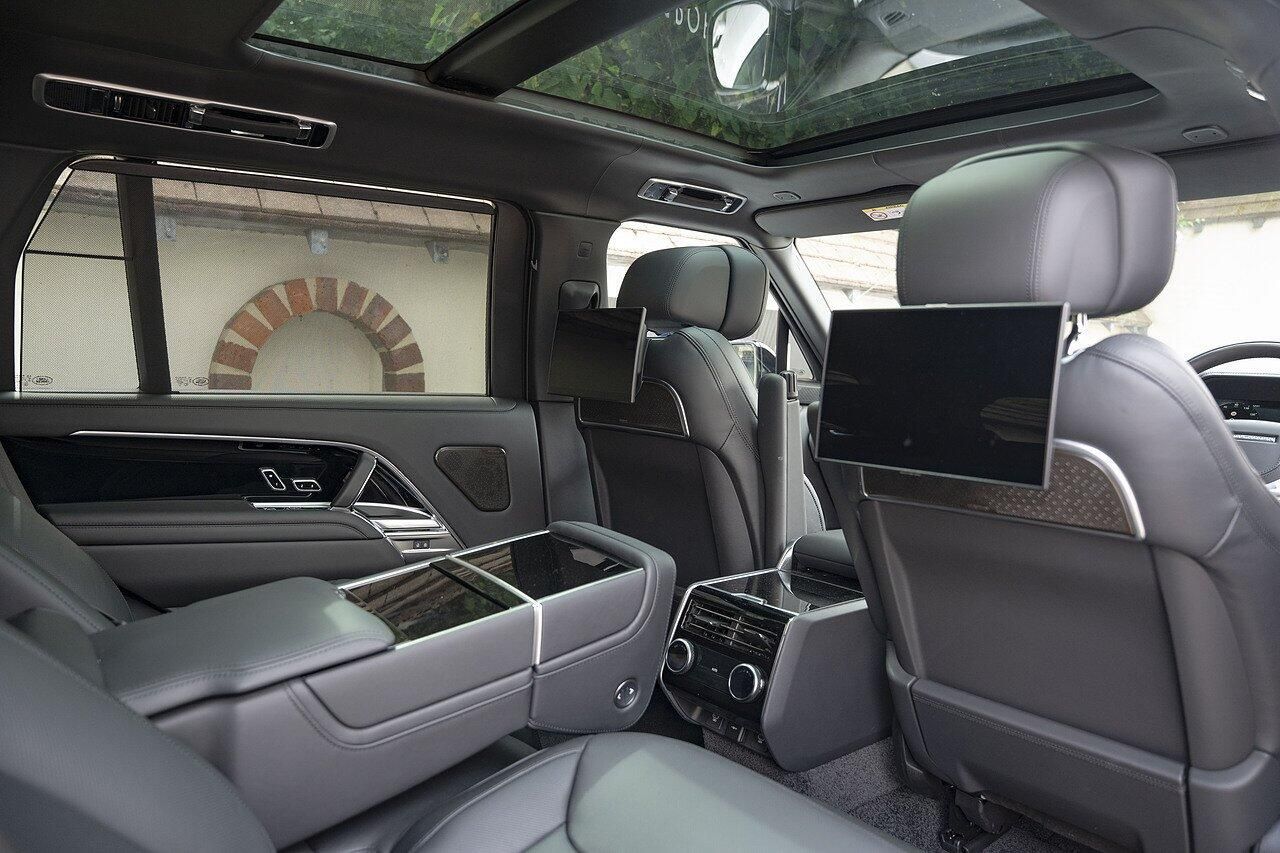 LAND ROVER RANGE ROVER DIESEL ESTATE 3.0 D350 Autobiography LWB 4dr Auto for sale UK - Slide 10