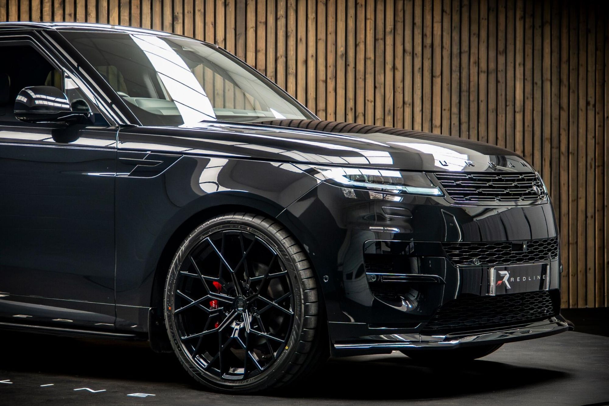 LAND ROVER RANGE ROVER SPORT DIESEL ESTATE 3.0 D300 Dynamic SE 5dr Auto for sale UK - Slide 10