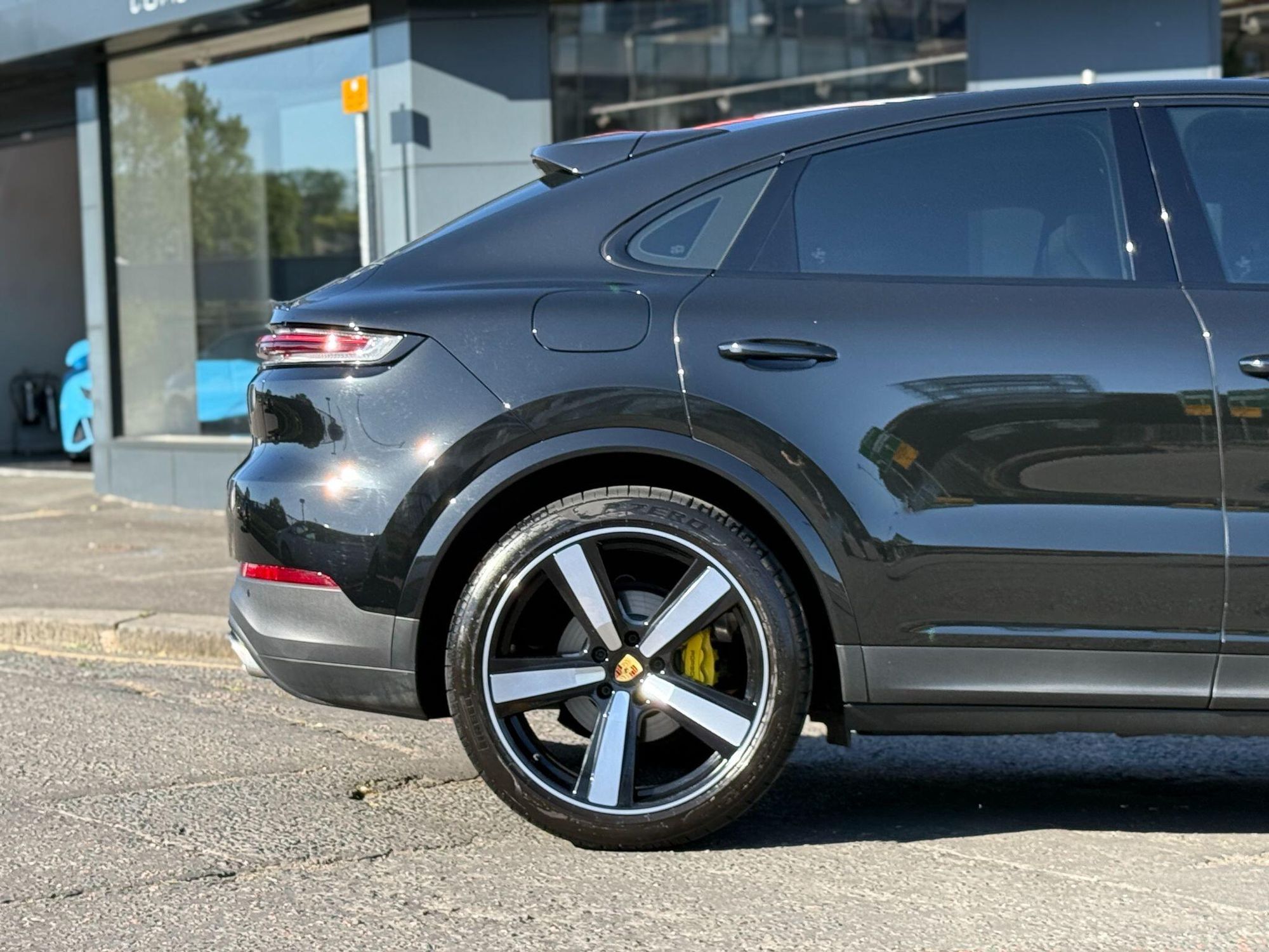 Porsche Cayenne Coupe 3.0 V6 Black Edition 353 Tiptronic S 5 Door Auto for sale UK - Slide 9