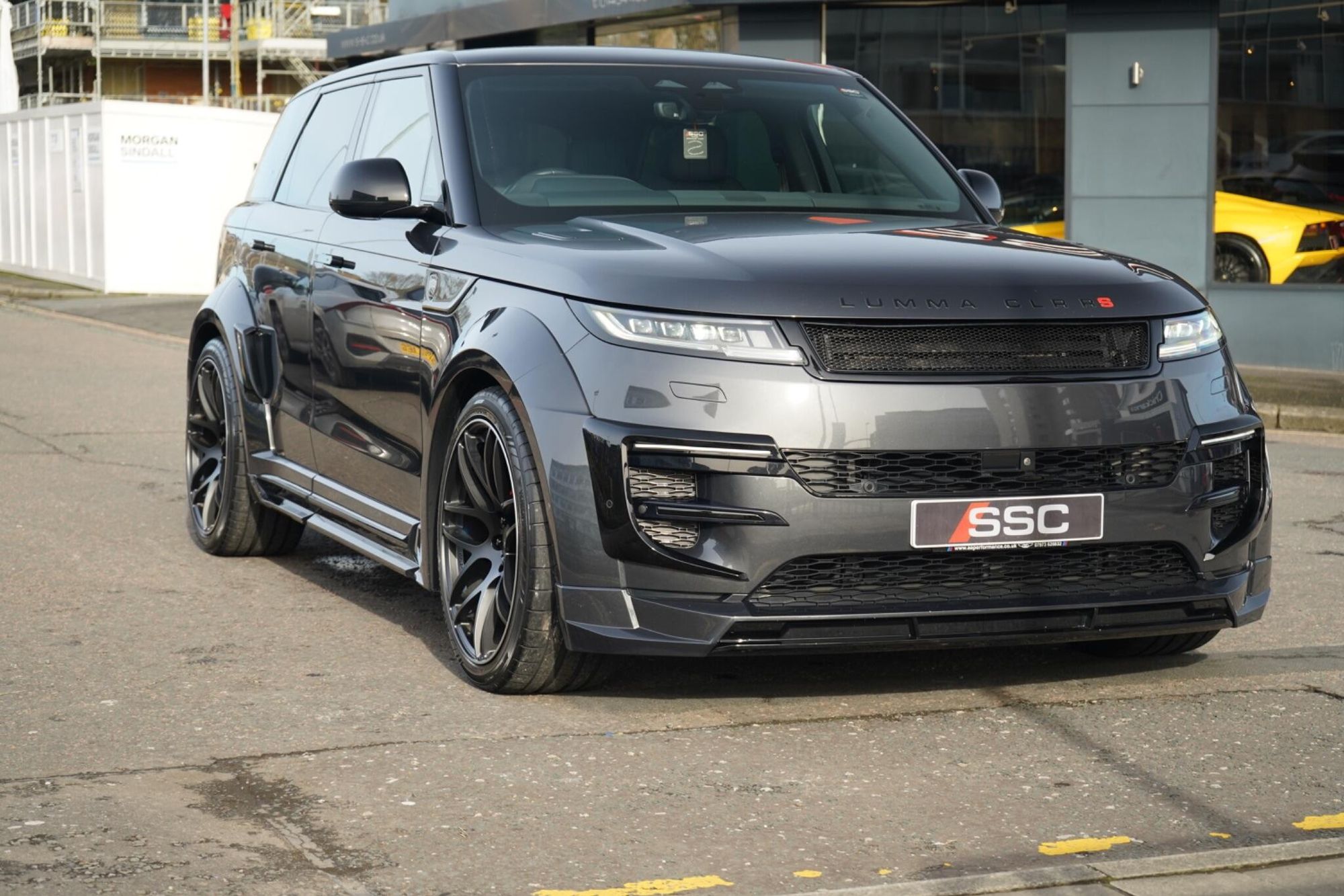 LAND ROVER RANGE ROVER SPORT DIESEL ESTATE 3.0 D300 Dynamic SE 5dr Auto for sale UK - Slide 5