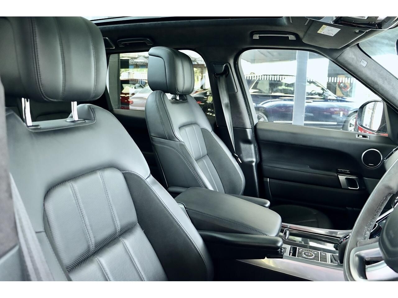 LAND ROVER RANGE ROVER SPORT ESTATE 3.0 P400 HST 5dr Auto for sale UK - Slide 8