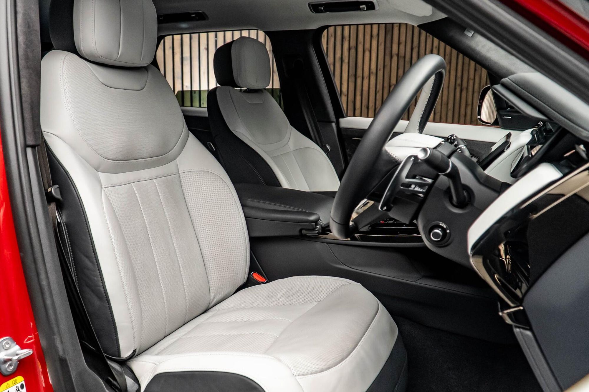 LAND ROVER RANGE ROVER SPORT DIESEL ESTATE 3.0 D350 First Edition 5dr Auto for sale UK - Slide 2