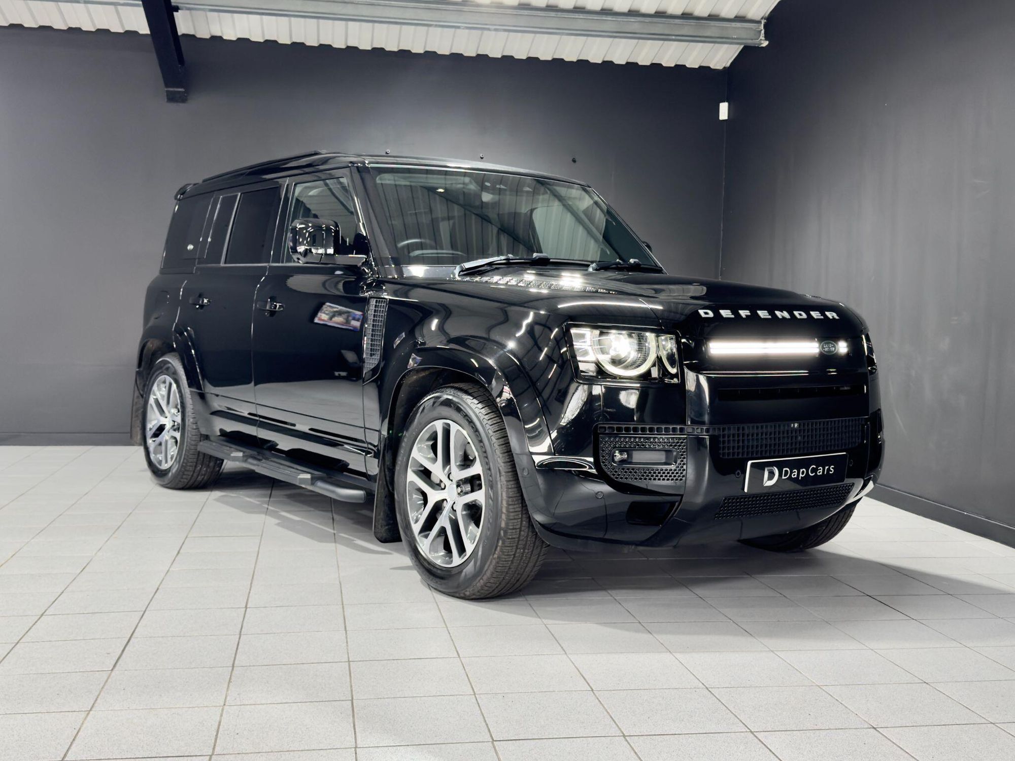 LAND ROVER DEFENDER ESTATE SPECIAL EDITIONS 2.0 P400e XS Edition 110 5dr Auto for sale UK - Slide 8