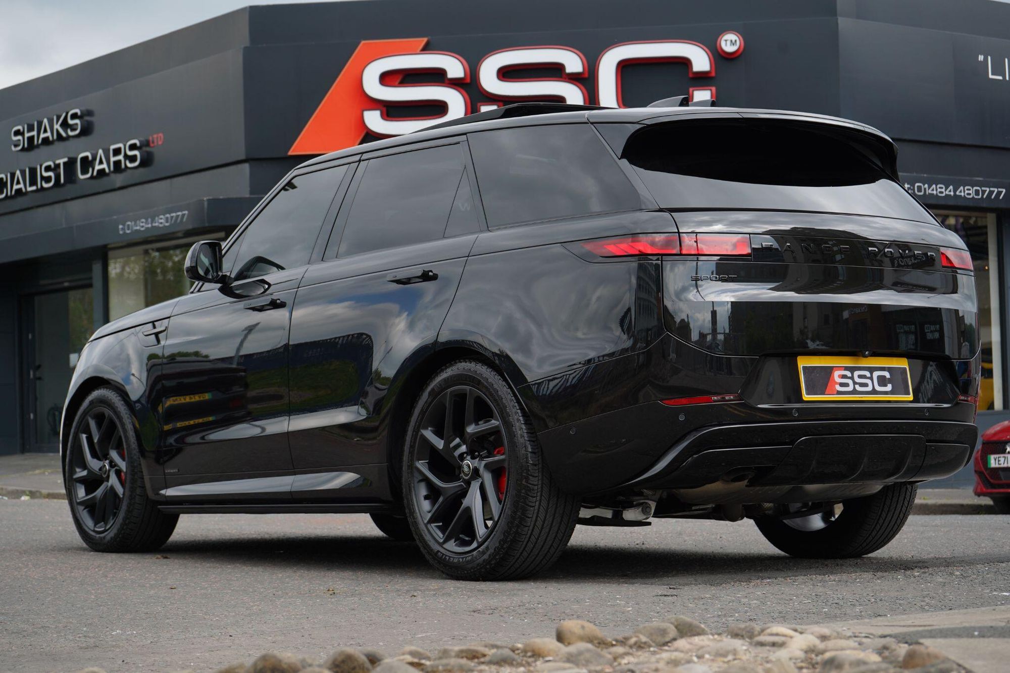 LAND ROVER RANGE ROVER SPORT DIESEL ESTATE 3.0 D350 Autobiography 5dr Auto for sale UK - Slide 2