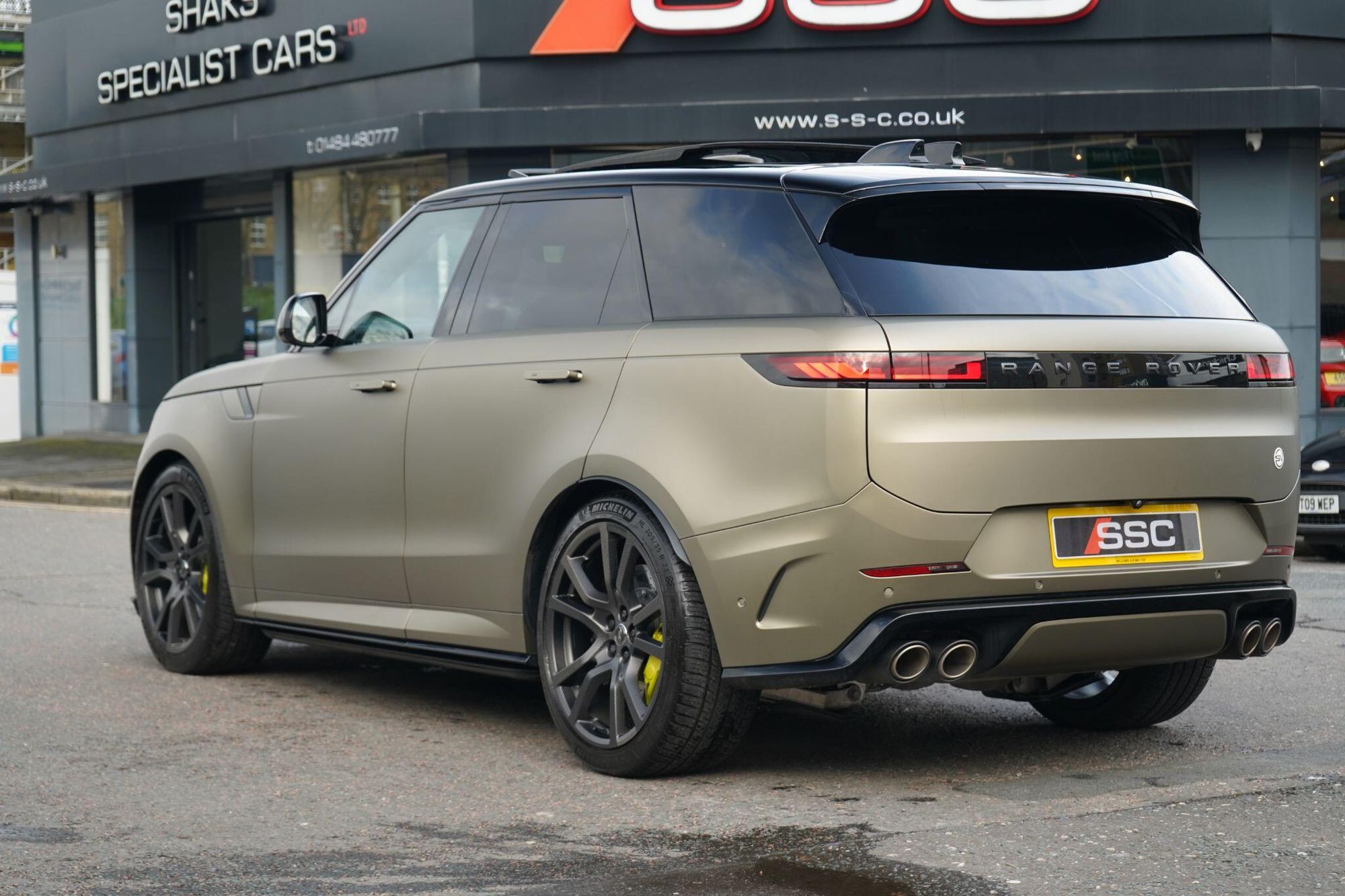 LAND ROVER RANGE ROVER SPORT ESTATE SPECIAL EDITIONS 4.4 P635 V8 SV Edition One 5dr Auto [Gloss] for sale UK - Slide 9