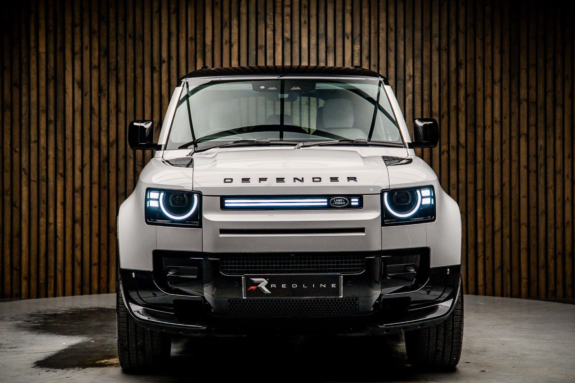 LAND ROVER DEFENDER DIESEL ESTATE 3.0 D250 X-Dynamic SE 110 5dr Auto for sale UK - Slide 5