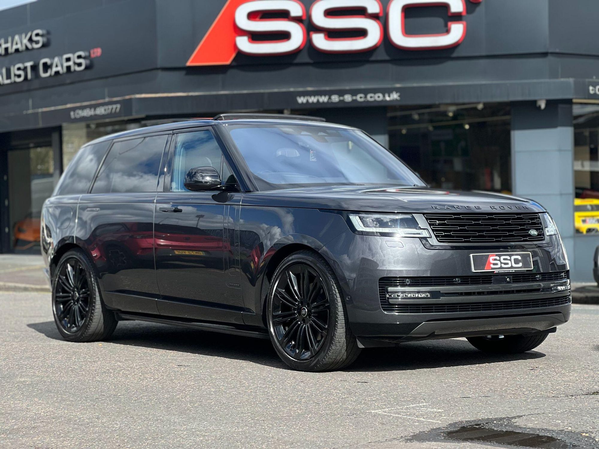 LAND ROVER RANGE ROVER DIESEL ESTATE 3.0 D350 Autobiography LWB 4dr Auto [7 Seat] for sale UK - Slide 5