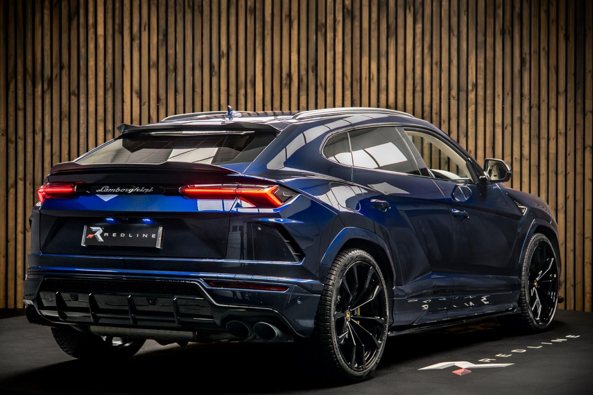 LAMBORGHINI URUS ESTATE 4.0T FSI V8 5dr Auto for sale UK - Slide 4