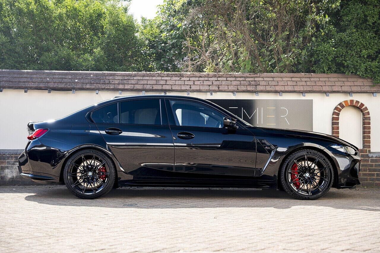 BMW M3 Saloon 3.0 530 Competition M xDrive Steptronic 4 Door Auto for sale UK - Slide 3