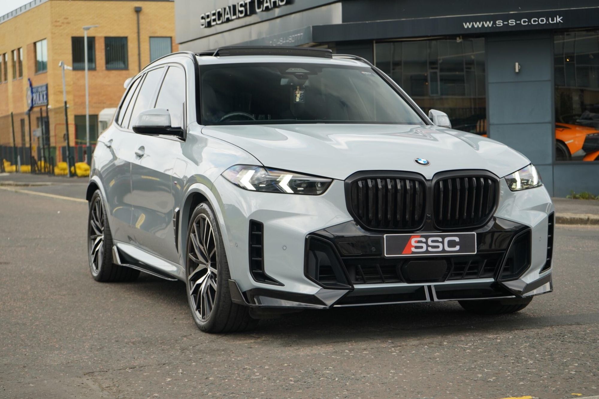 BMW X5 DIESEL ESTATE xDrive30d MHT M Sport 5dr Auto for sale UK - Slide 5