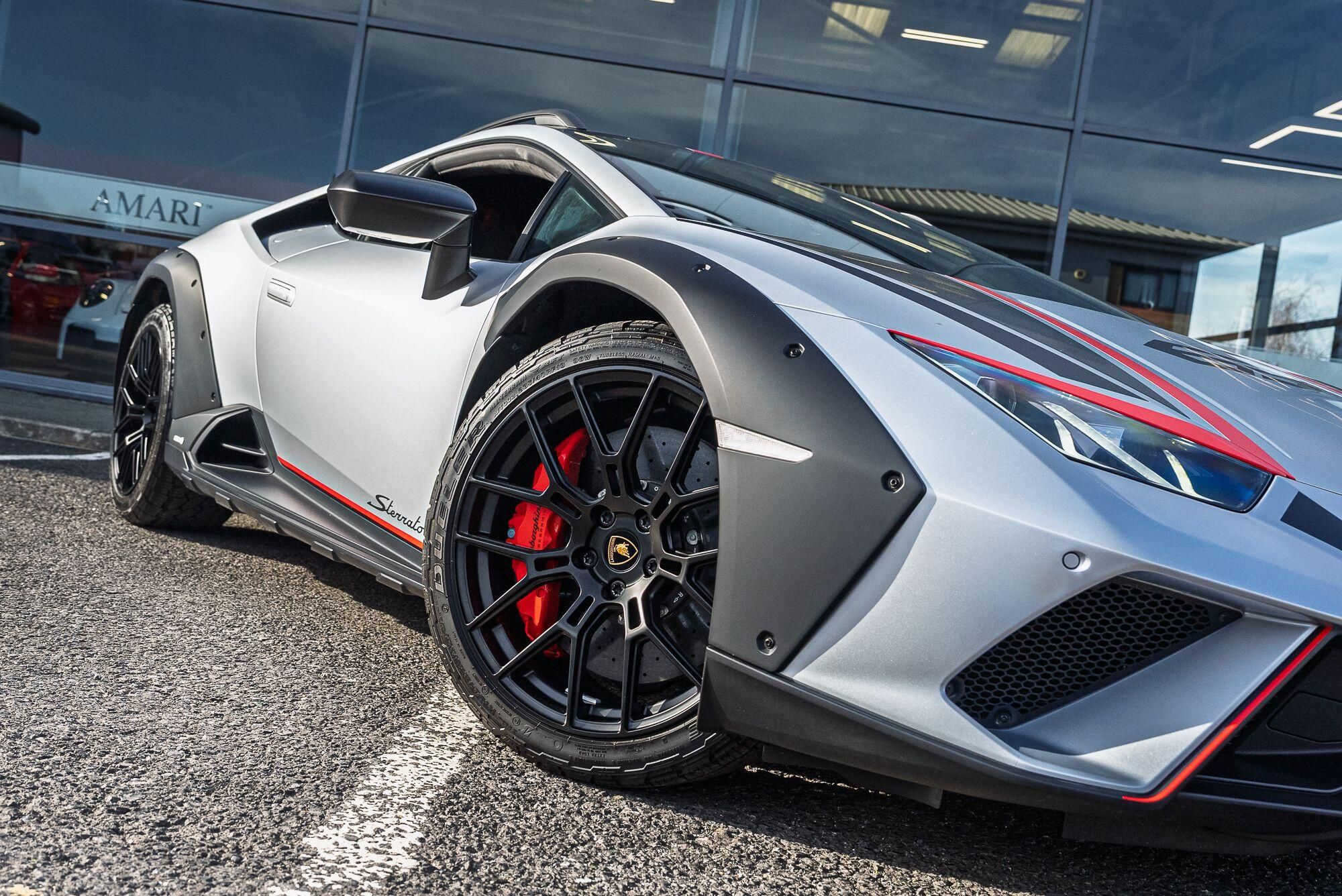 LAMBORGHINI HURACAN EVO COUPE 5.2 V10 610 Sterrato 2dr Auto AWD for sale UK - Slide 10