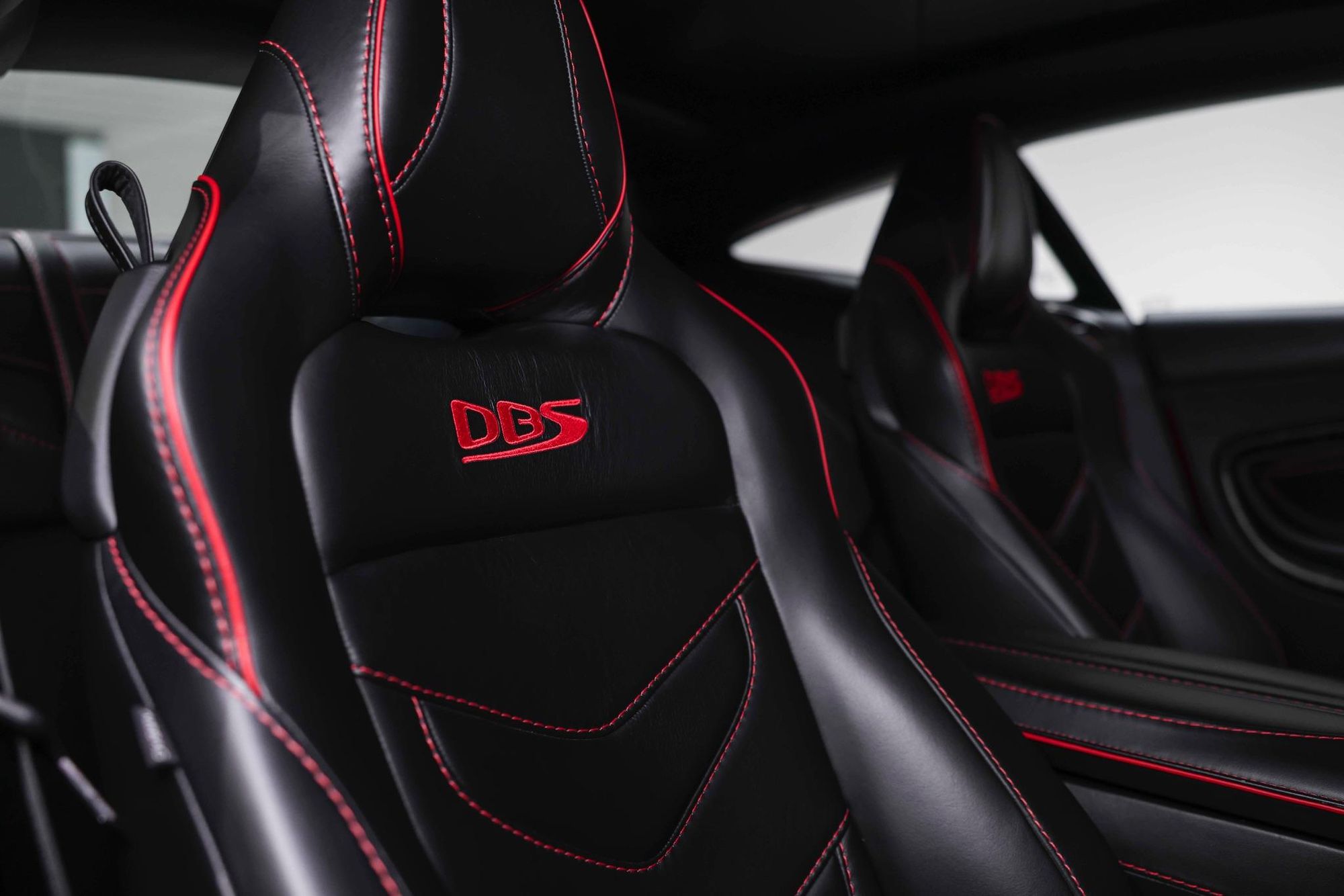 ASTON MARTIN DBS COUPE V12 Superleggera 2dr Touchtronic Auto for sale UK - Slide 3