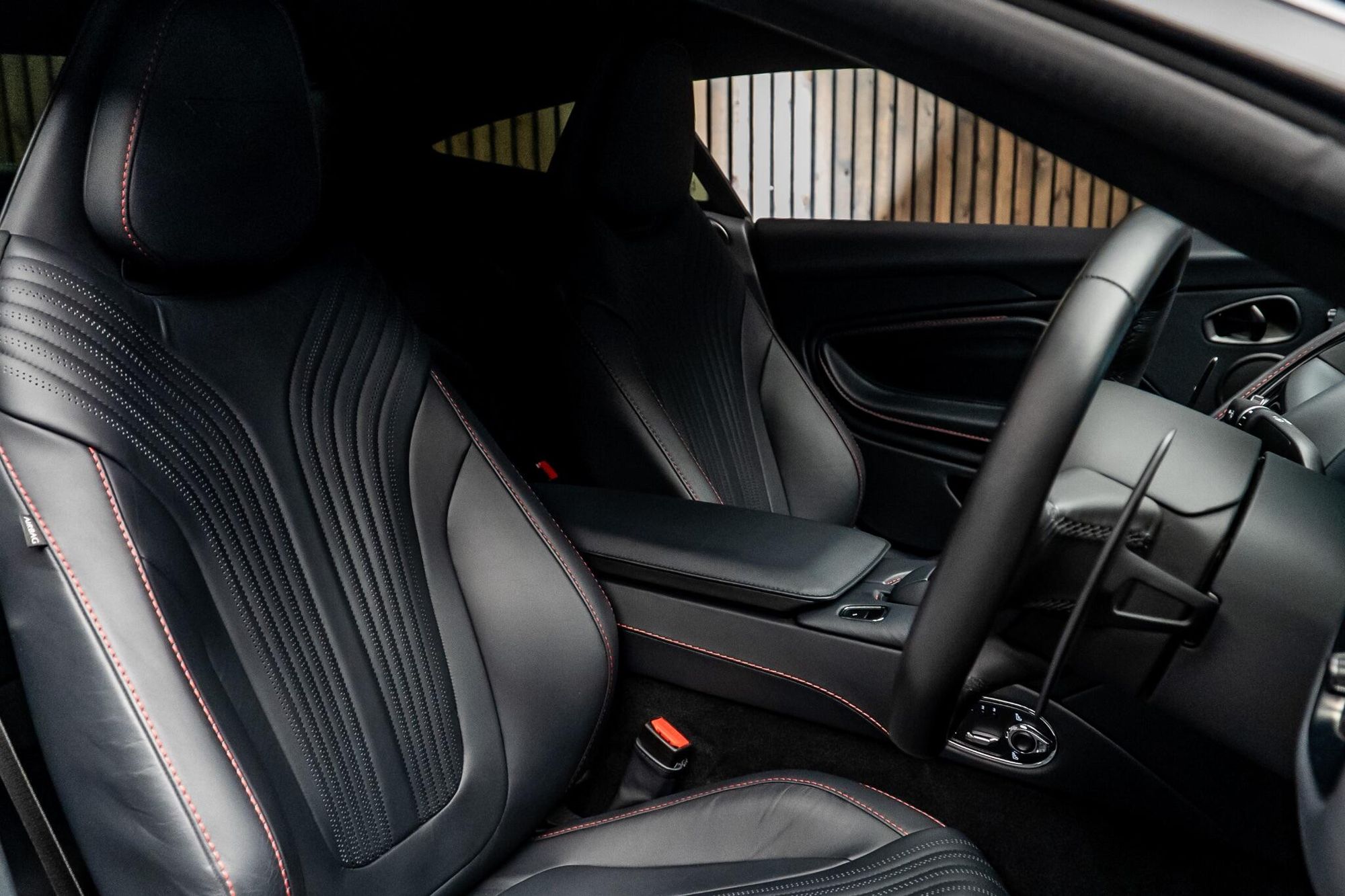 ASTON MARTIN DB11 COUPE V8 528 2dr Touchtronic Auto for sale UK - Slide 2