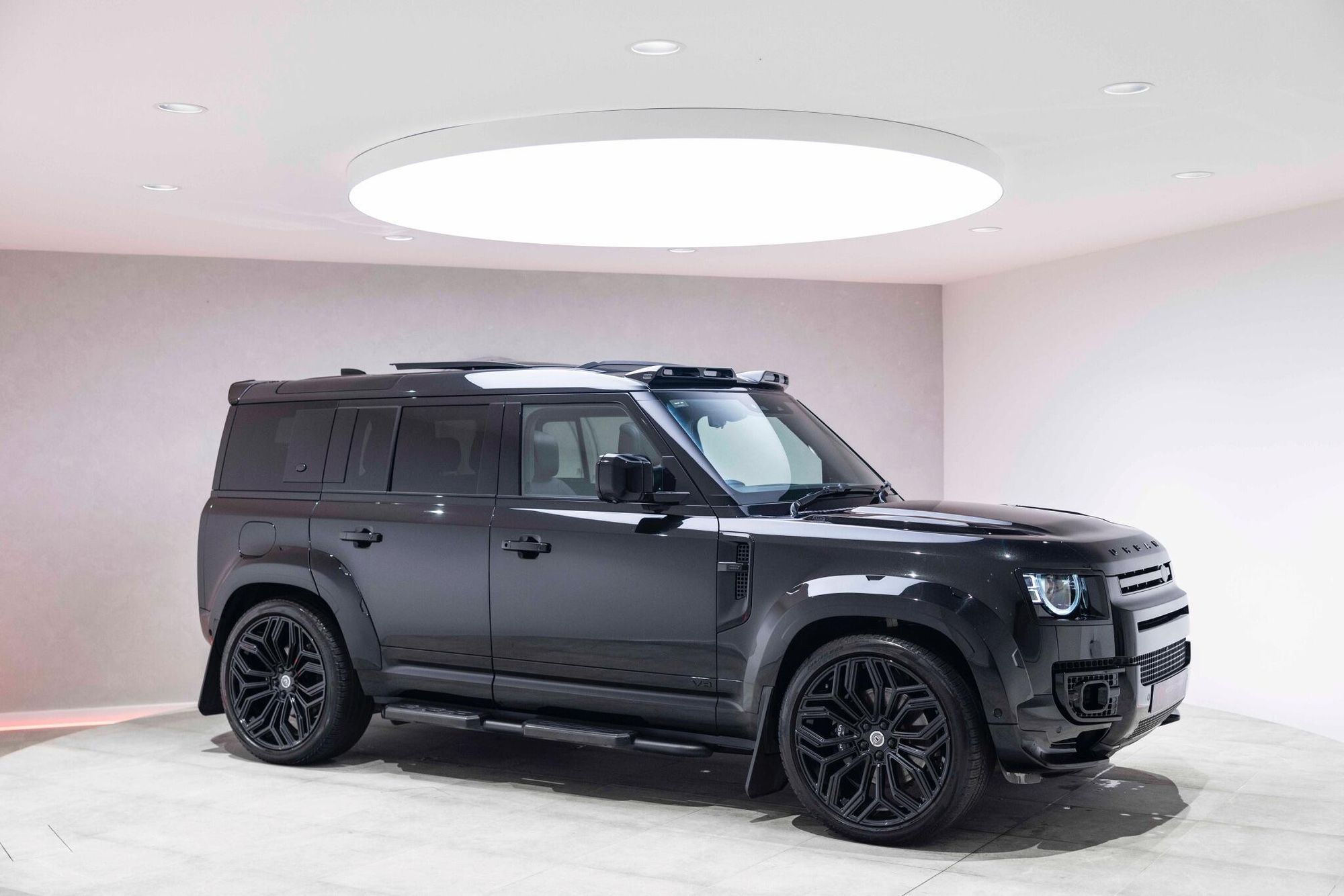 LAND ROVER DEFENDER ESTATE 5.0 P525 V8 110 5dr Auto for sale UK - Slide 9