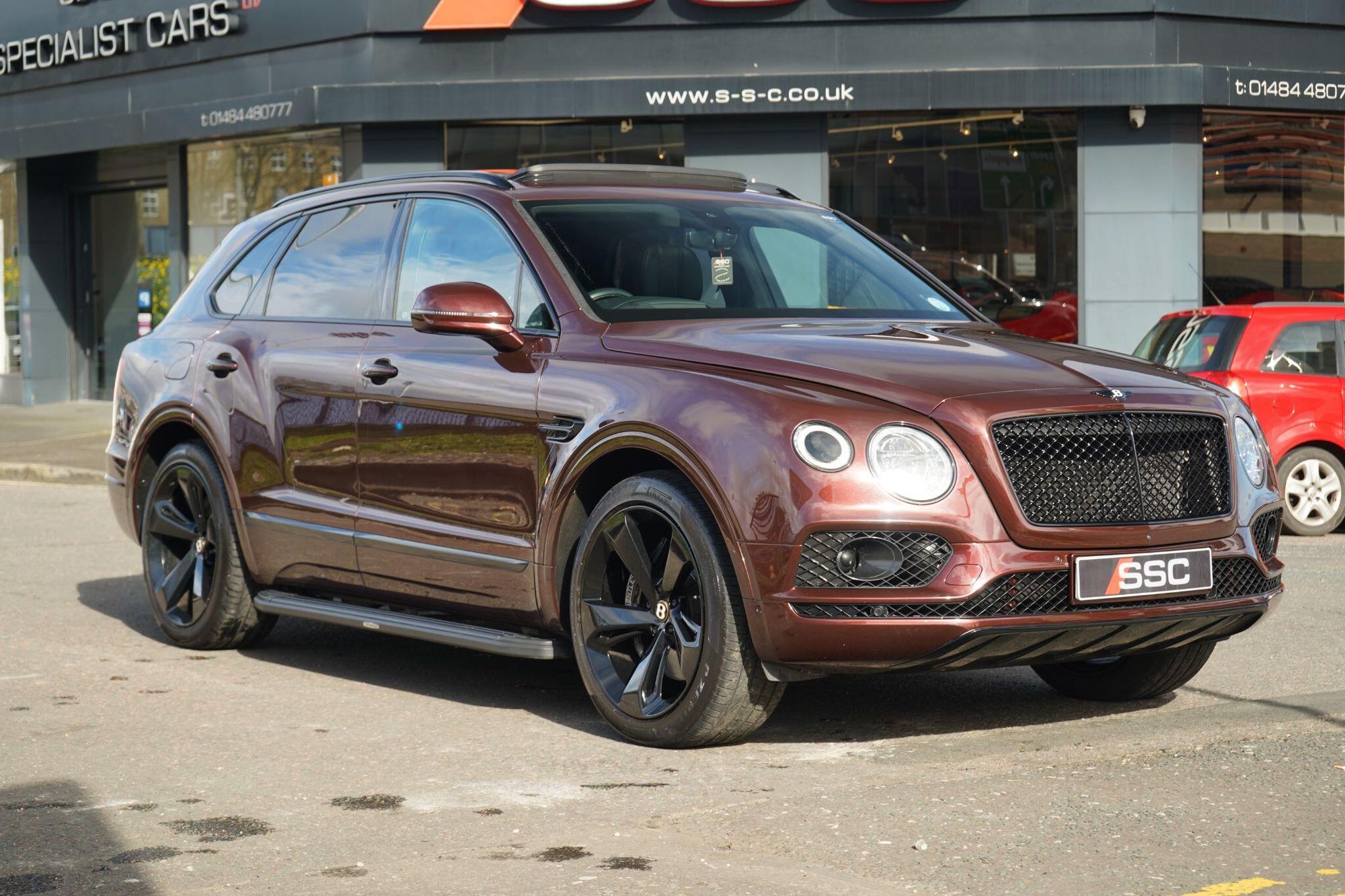 BENTLEY BENTAYGA ESTATE 4.0 V8 5dr Auto for sale UK - Slide 5