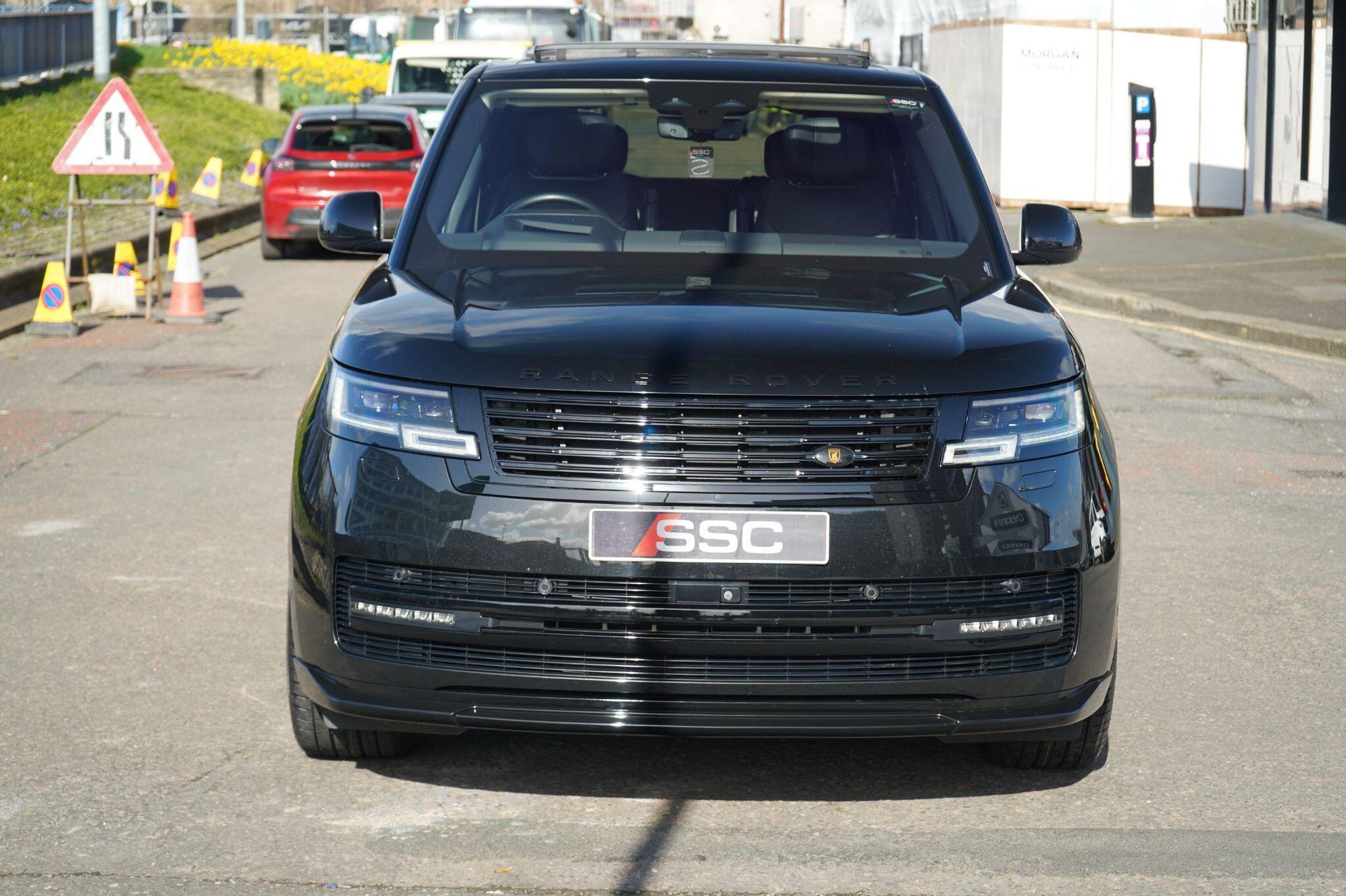 LAND ROVER RANGE ROVER DIESEL ESTATE 3.0 D350 Autobiography 4dr Auto for sale UK - Slide 6