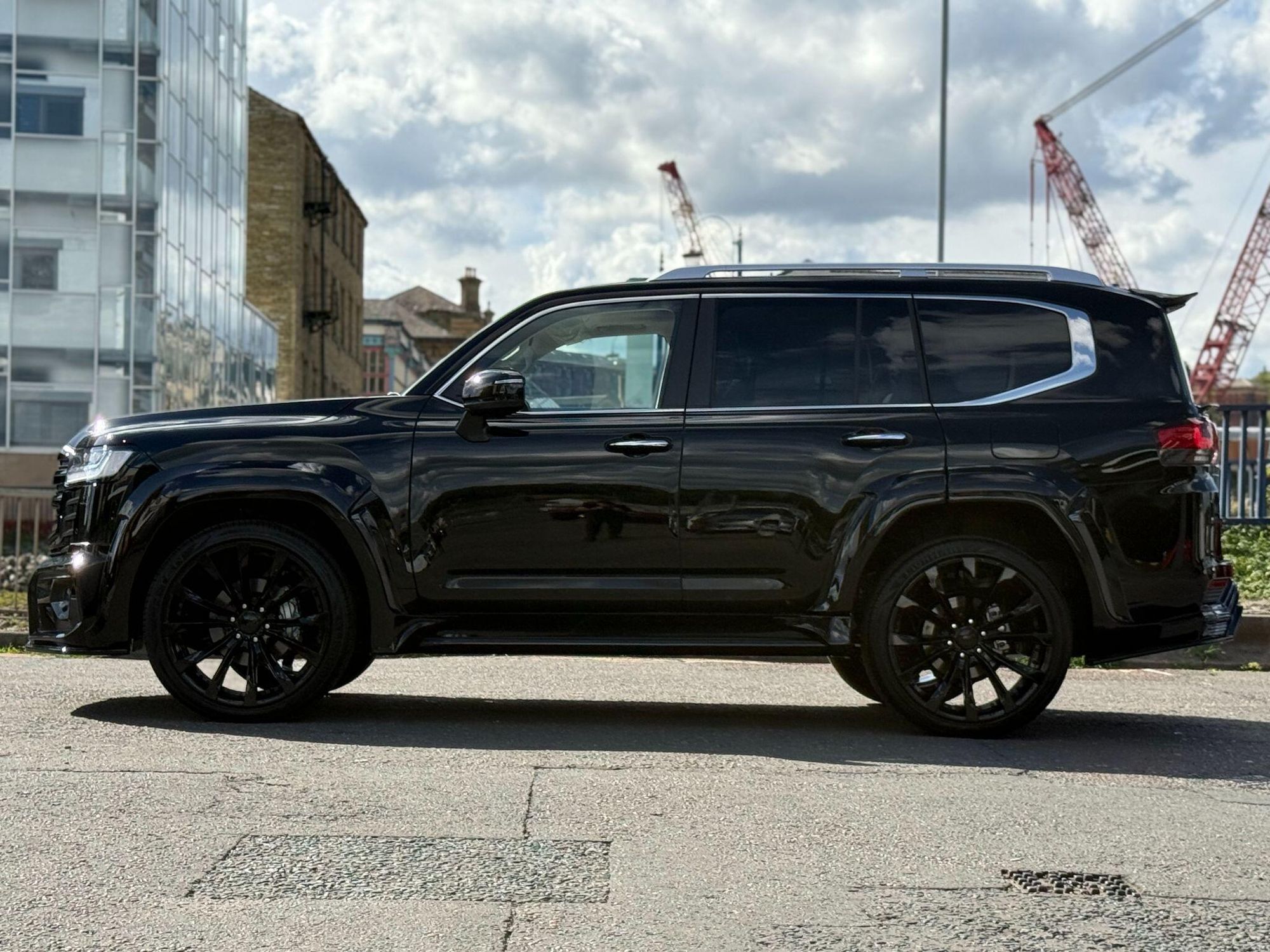 TOYOTA LAND CRUISER SW 4.0 V6 VVTi Invincible 5dr Auto for sale UK - Slide 9