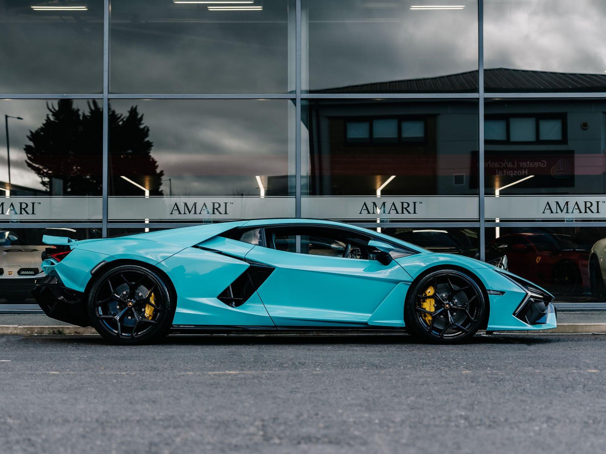 LAMBORGHINI REVUELTO COUPE 6.5 V12 1015 PHEV 2dr DCT for sale UK - Slide 3