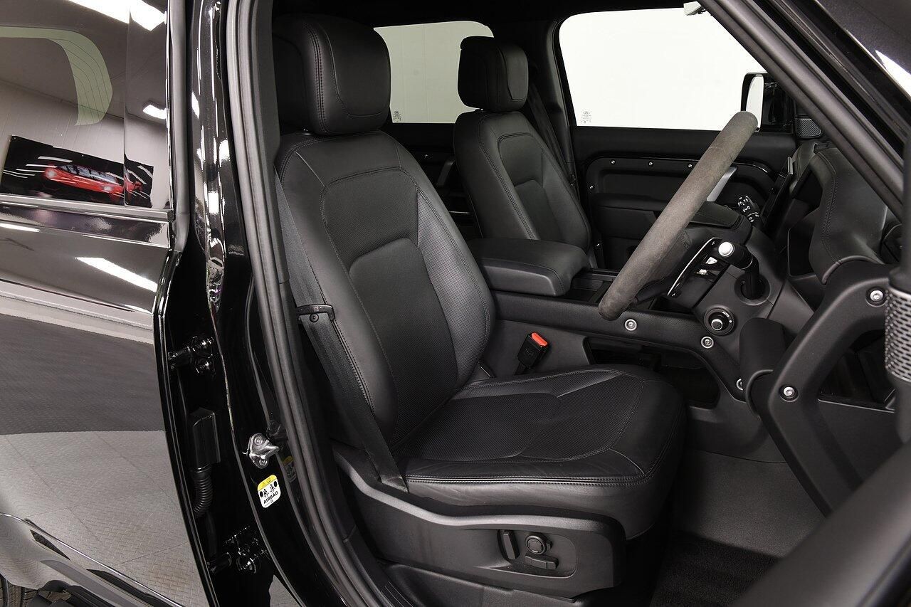 LAND ROVER DEFENDER ESTATE 5.0 P525 V8 110 5dr Auto for sale UK - Slide 7