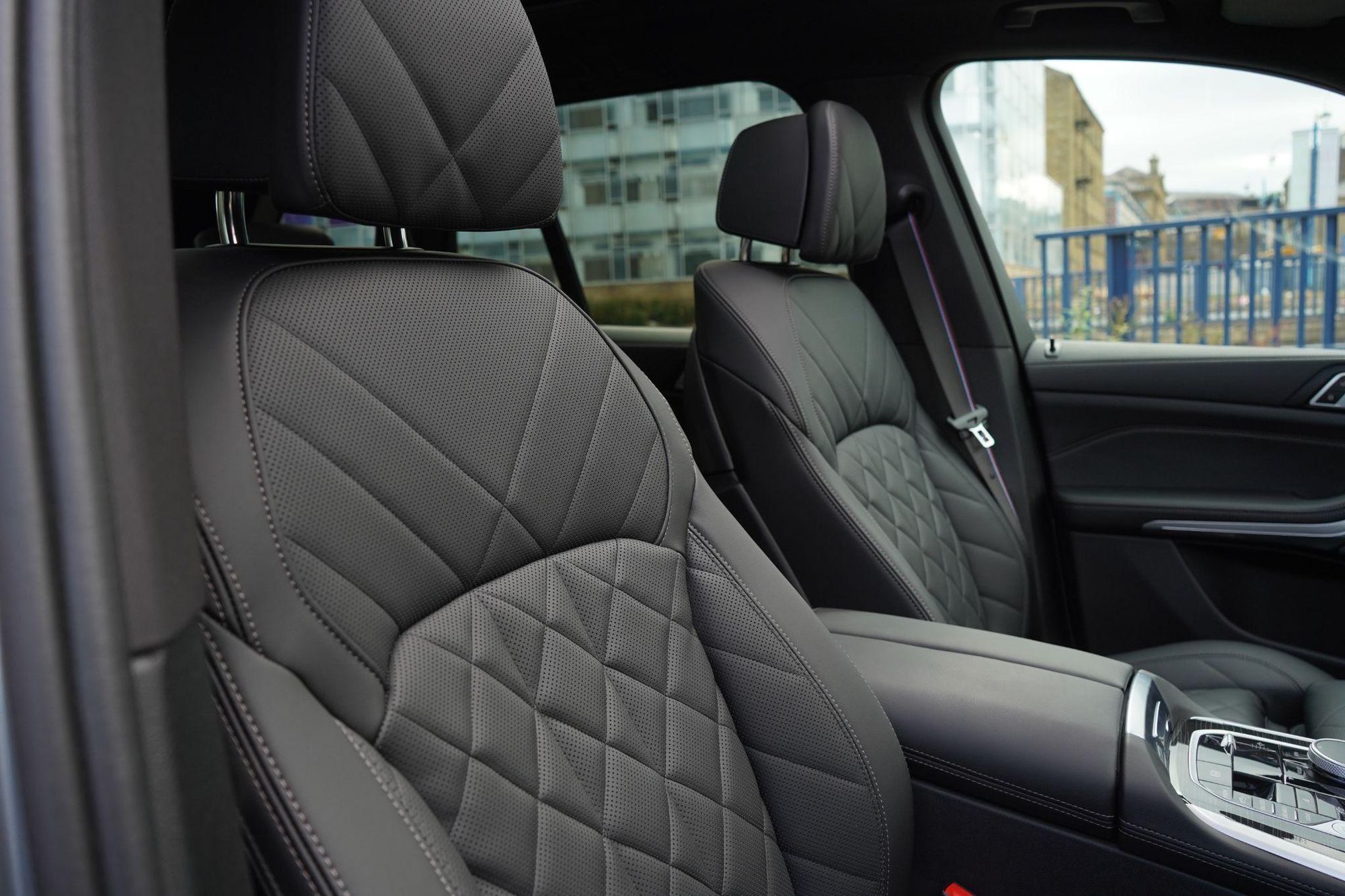 BMW X5 DIESEL ESTATE xDrive30d MHT M Sport 5dr Auto for sale UK - Slide 3