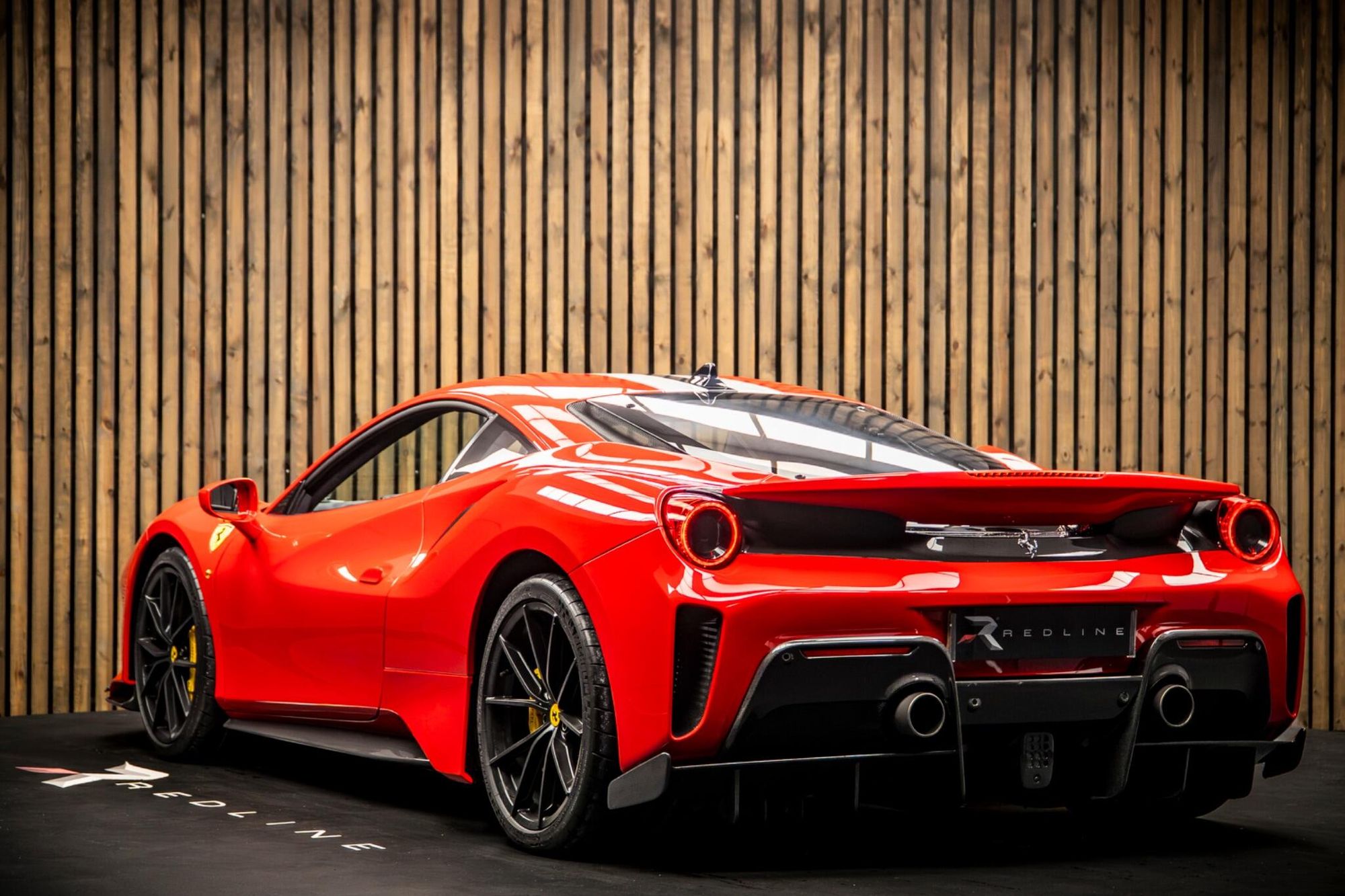 FERRARI 488 PISTA COUPE 2dr Auto for sale UK - Slide 3