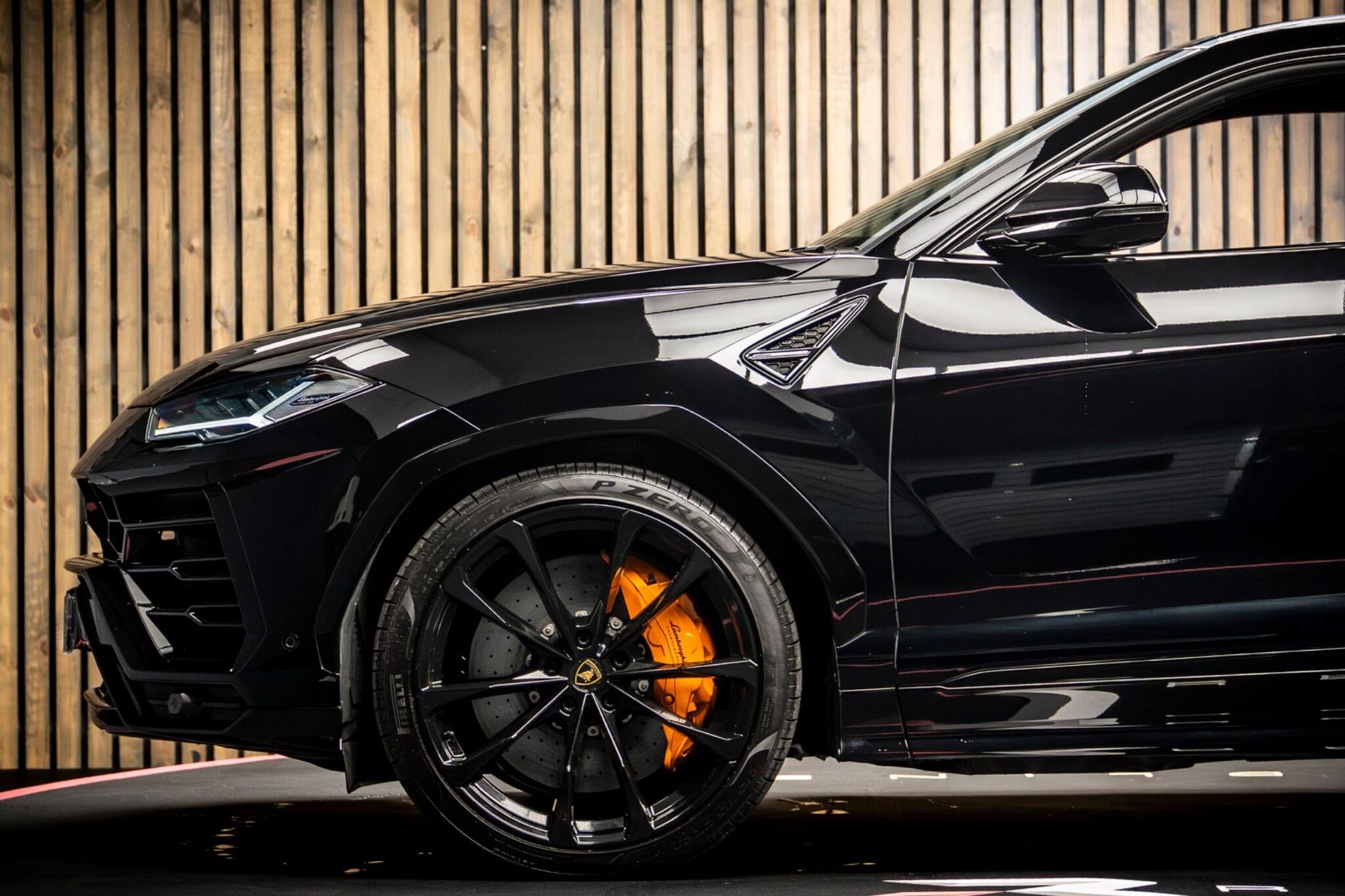 LAMBORGHINI URUS ESTATE 4.0T FSI V8 5dr Auto for sale UK - Slide 9