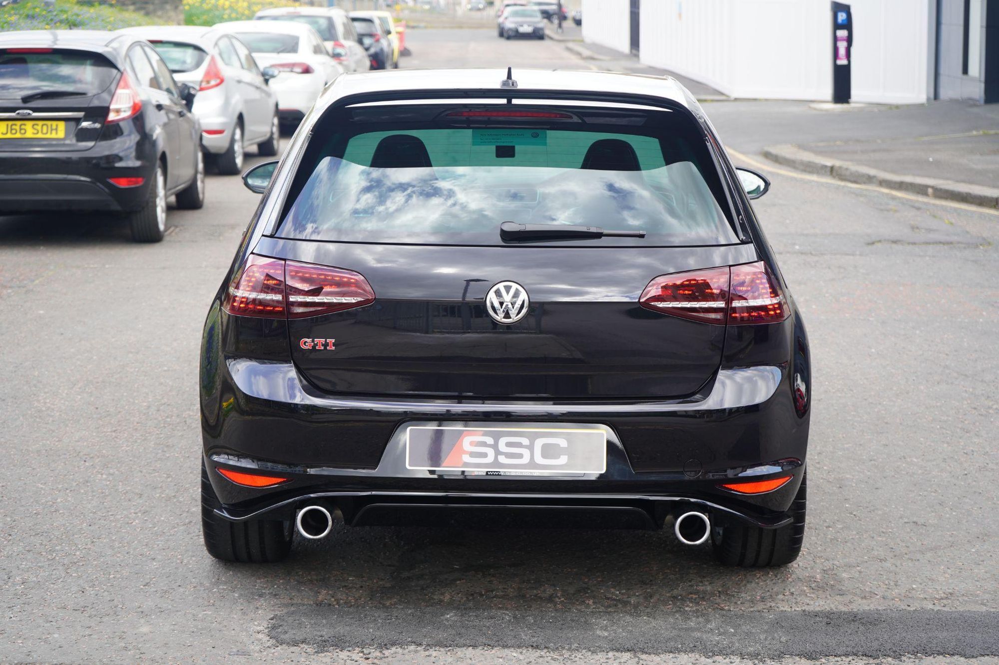 VOLKSWAGEN GOLF HATCHBACK SPECIAL EDITION 2.0 TSI GTI Clubsport S 3dr for sale UK - Slide 9
