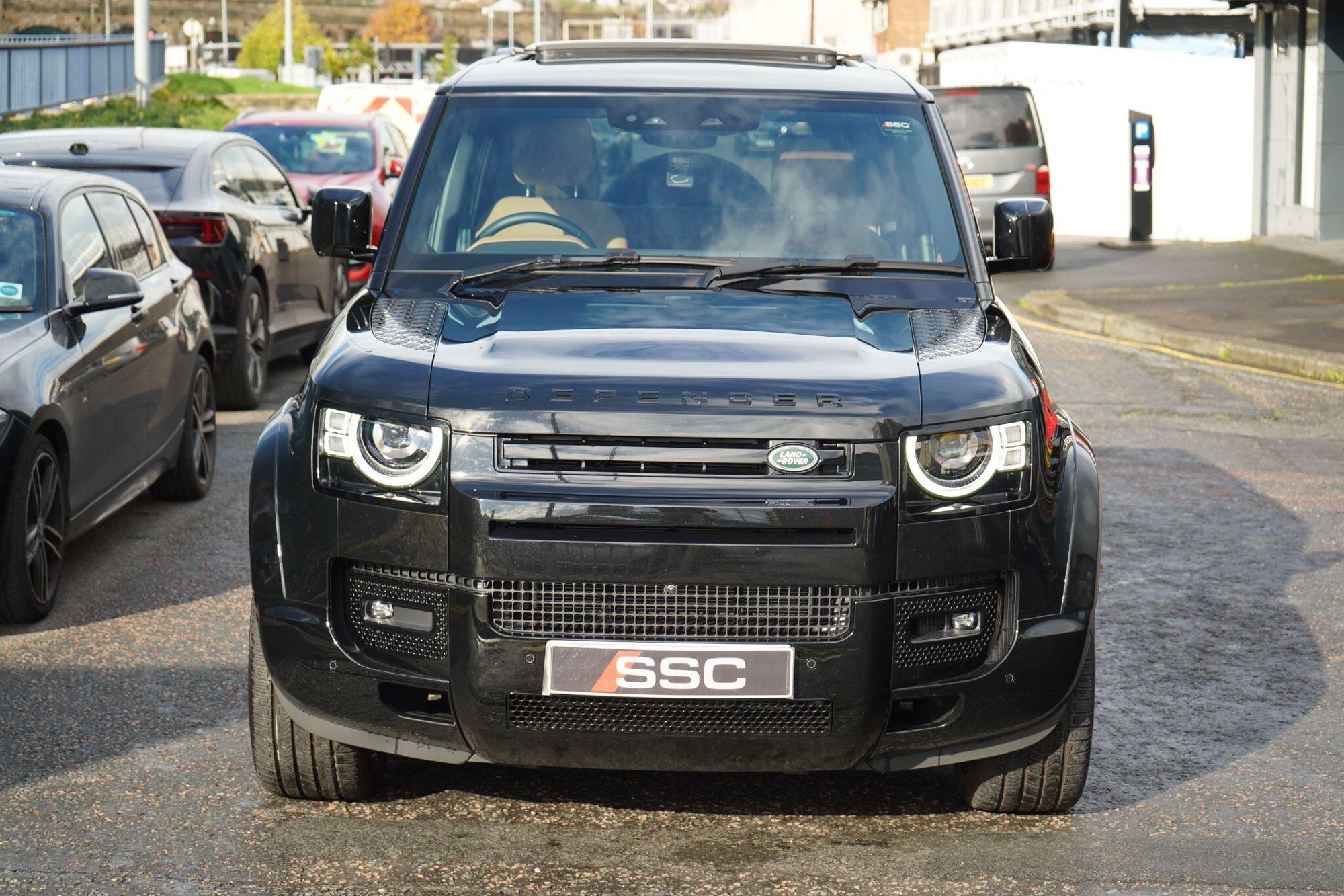 LAND ROVER DEFENDER DIESEL ESTATE 3.0 D350 X-Dynamic HSE 110 5dr Auto for sale UK - Slide 4