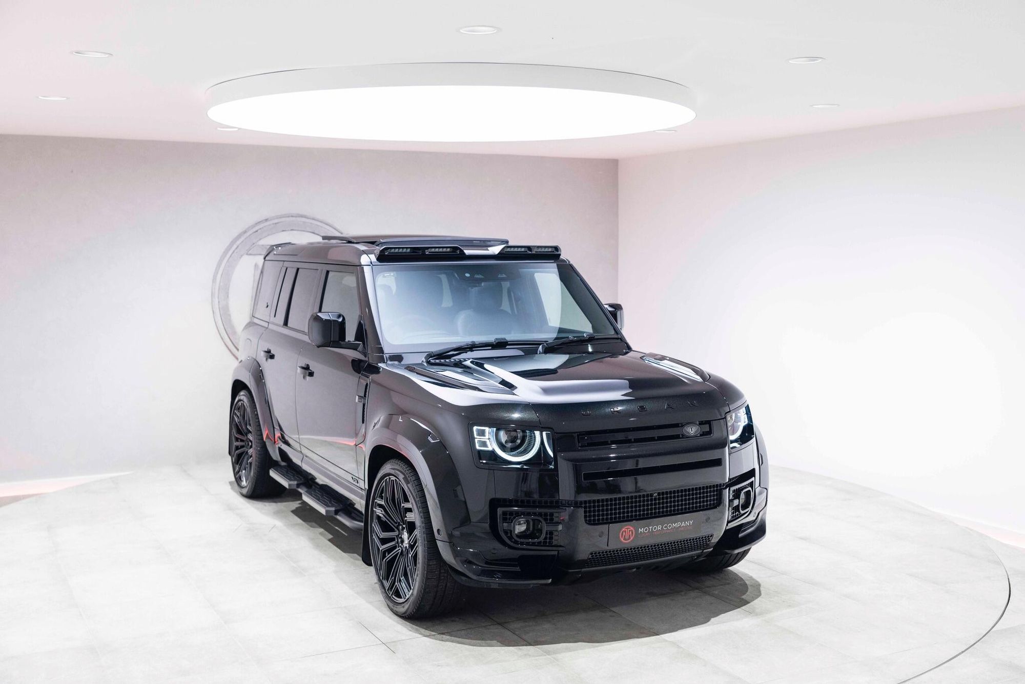 LAND ROVER DEFENDER ESTATE 5.0 P525 V8 110 5dr Auto for sale UK - Slide 5