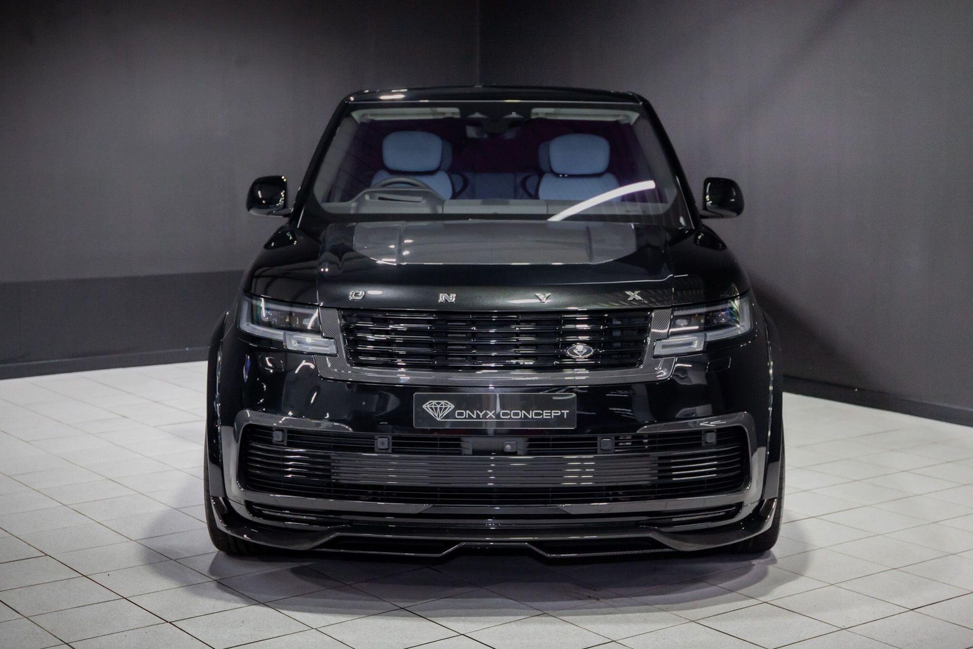 LAND ROVER RANGE ROVER ESTATE 4.4 P530 V8 Autobiography 4dr Auto for sale UK - Slide 2