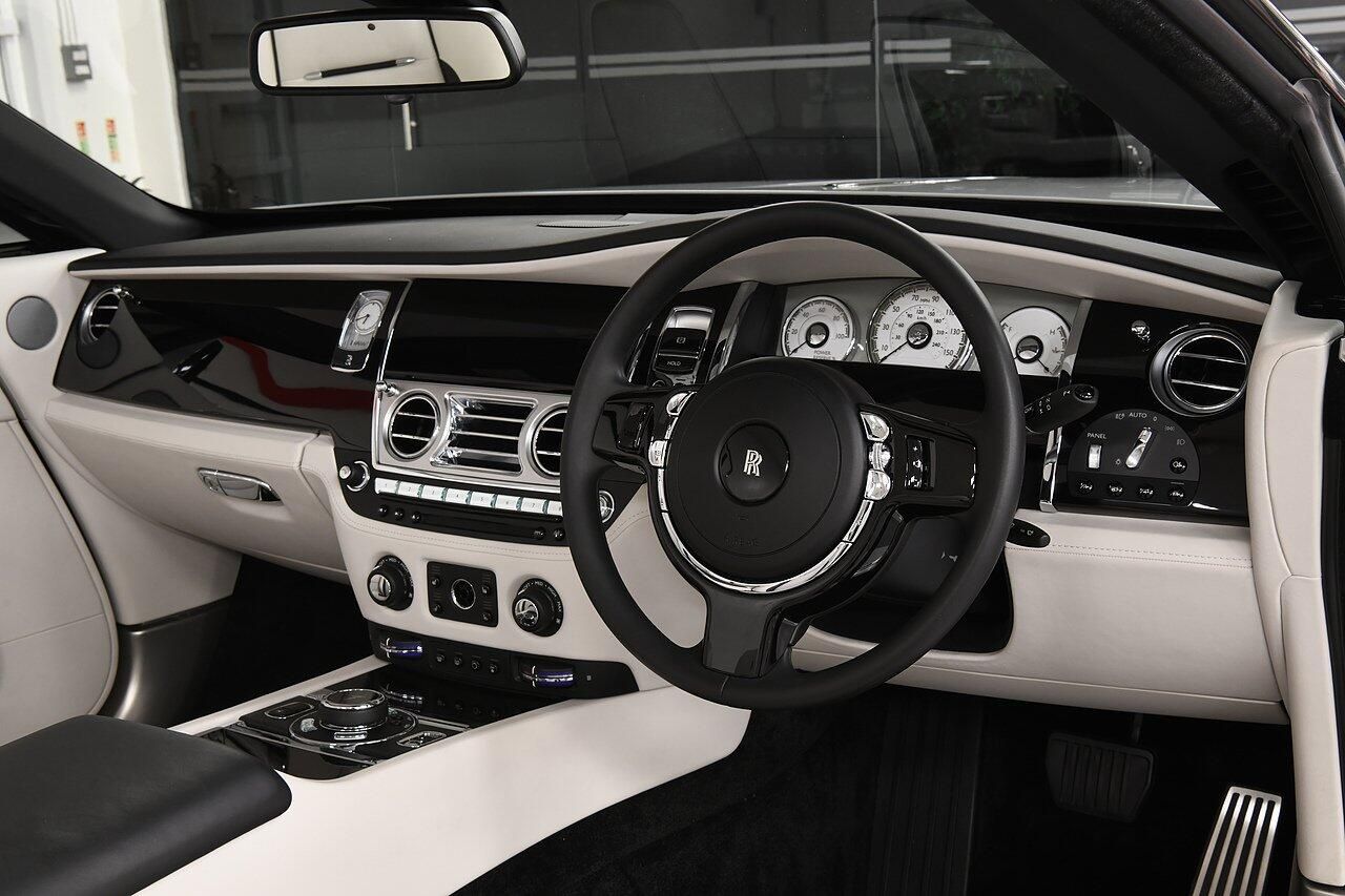 ROLLS-ROYCE DAWN CONVERTIBLE 2dr Auto for sale UK - Slide 5