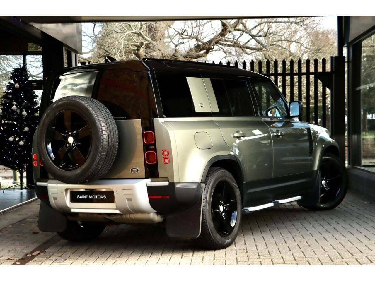 LAND ROVER DEFENDER ESTATE SPECIAL EDITIONS 2.0 D240 First Edition 110 5dr Auto for sale UK - Slide 4