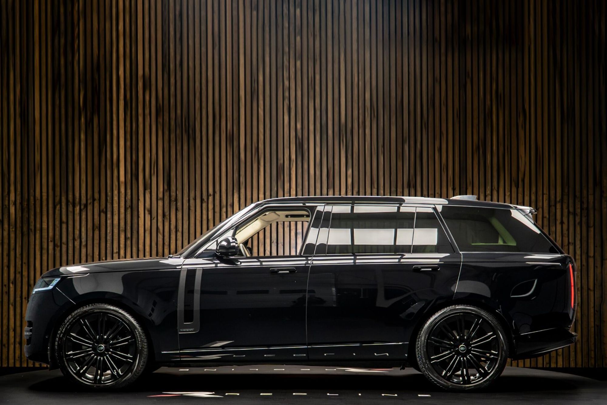 LAND ROVER RANGE ROVER ESTATE 3.0 P400 Autobiography LWB 4dr Auto [7 Seat] for sale UK - Slide 6