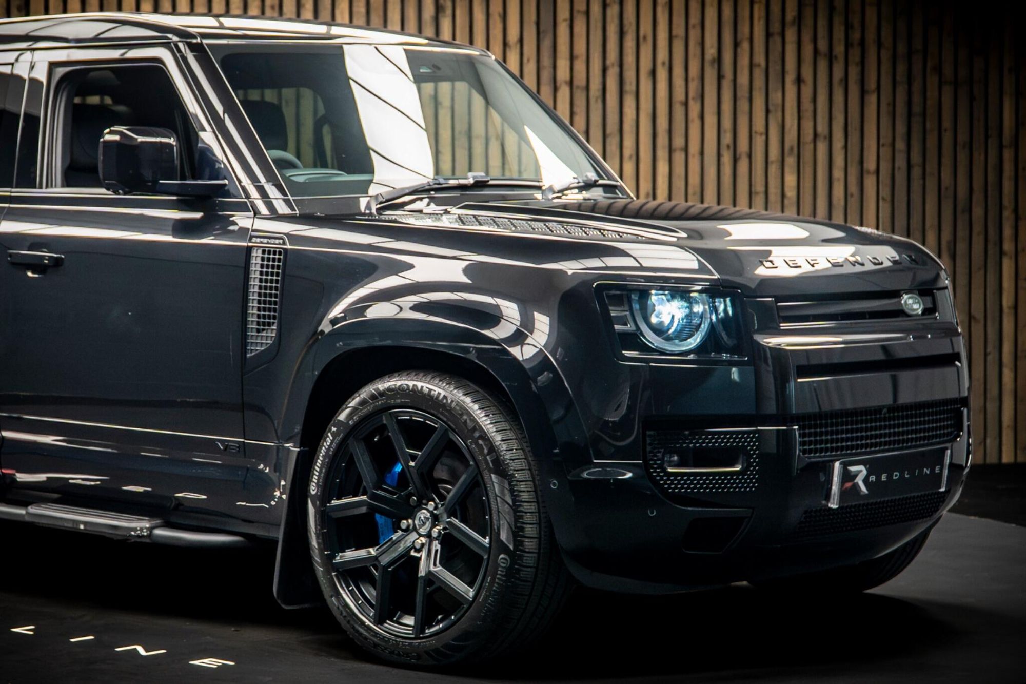 LAND ROVER DEFENDER ESTATE 5.0 P525 V8 110 5dr Auto for sale UK - Slide 10