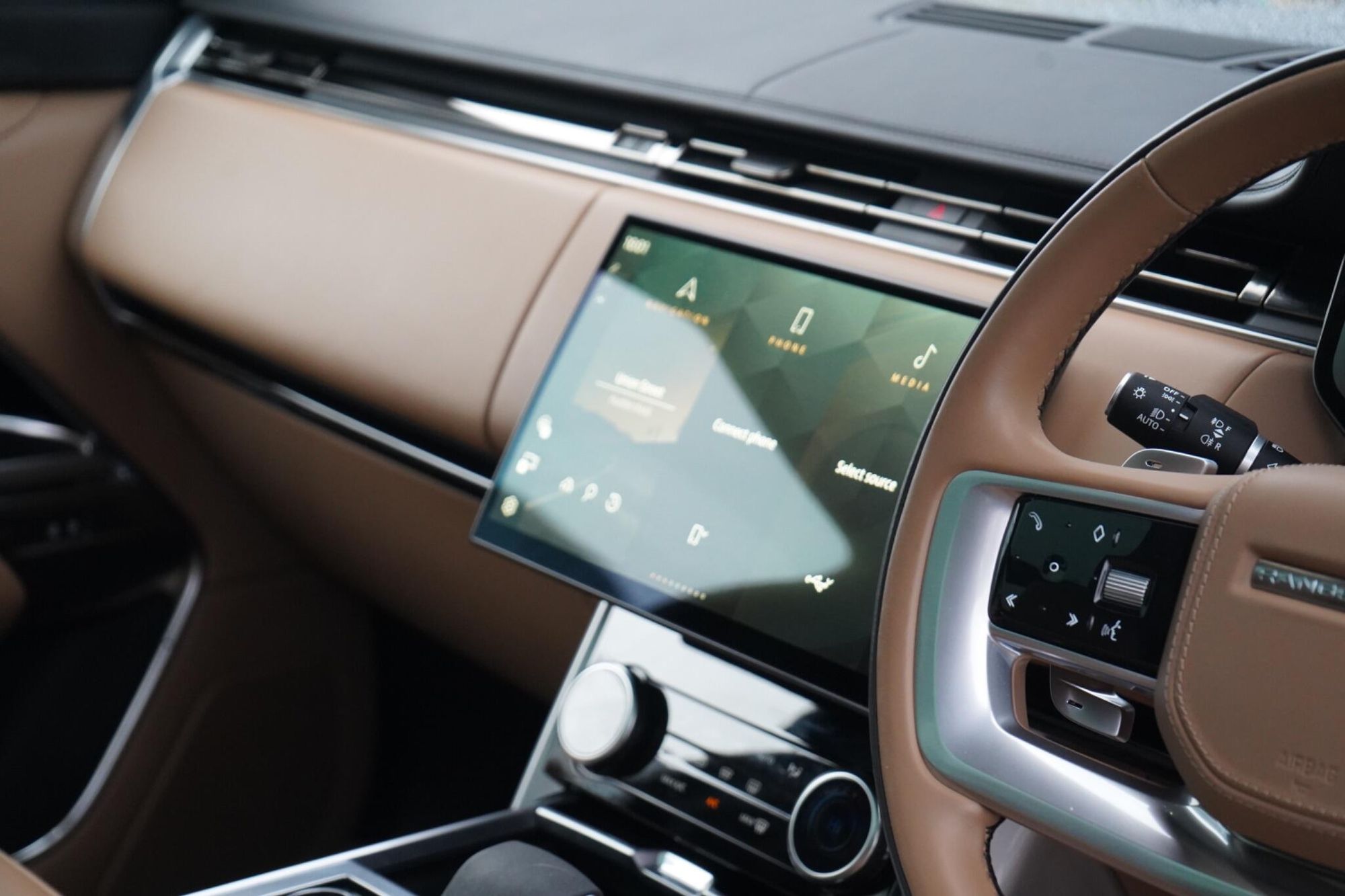 LAND ROVER RANGE ROVER DIESEL ESTATE 3.0 D350 Autobiography LWB 4dr Auto for sale UK - Slide 9