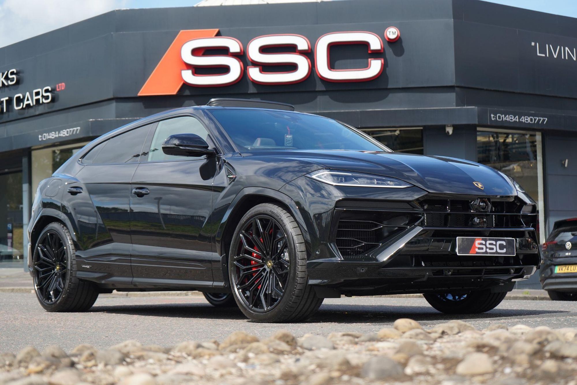 LAMBORGHINI URUS ESTATE 4.0T 25.9kWh Plug-in Hybrid FSI V8 5dr Auto for sale UK - Slide 5